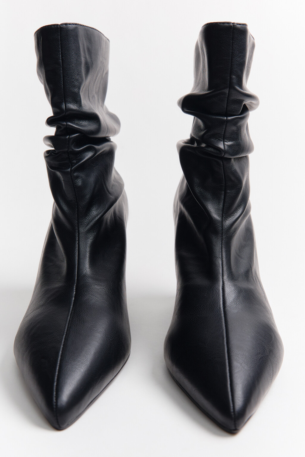 Ботильоны со складками - цвет черный - 4