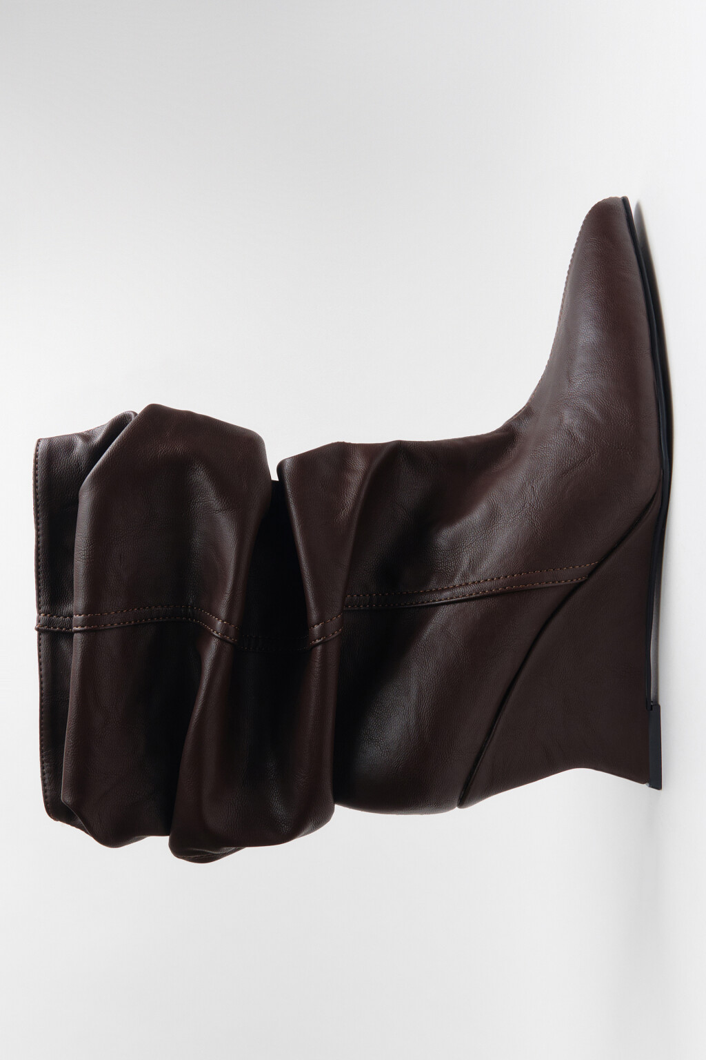Ботильоны на танкетке со сборным голенищем - цвет коричневый - 6