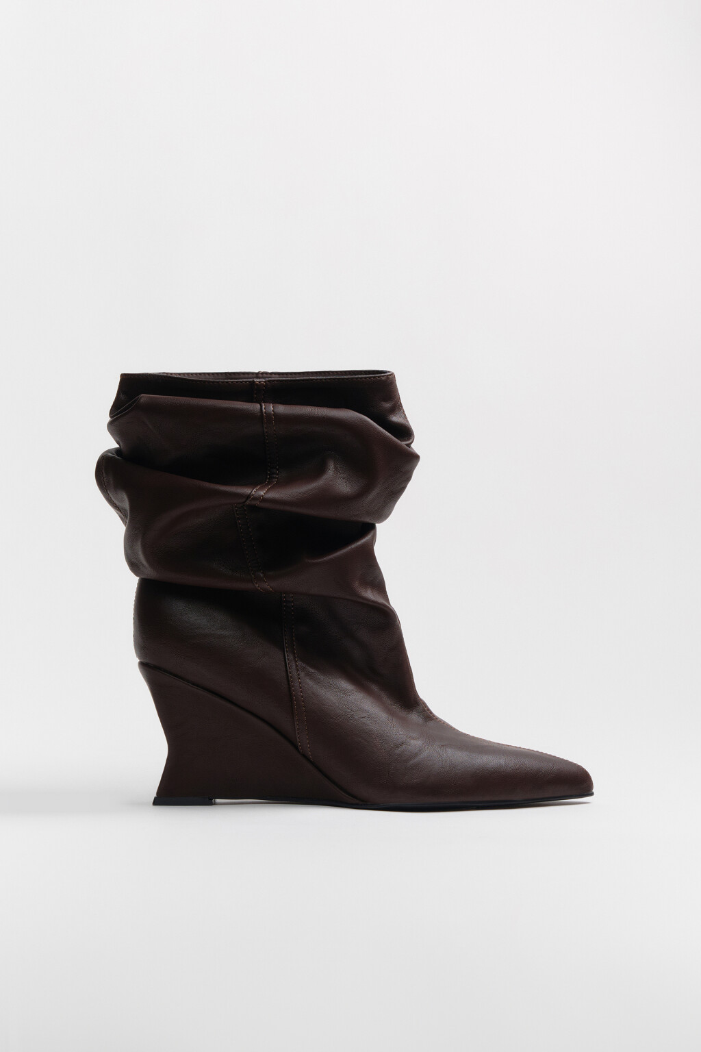Ботильоны на танкетке со сборным голенищем - цвет коричневый - 8