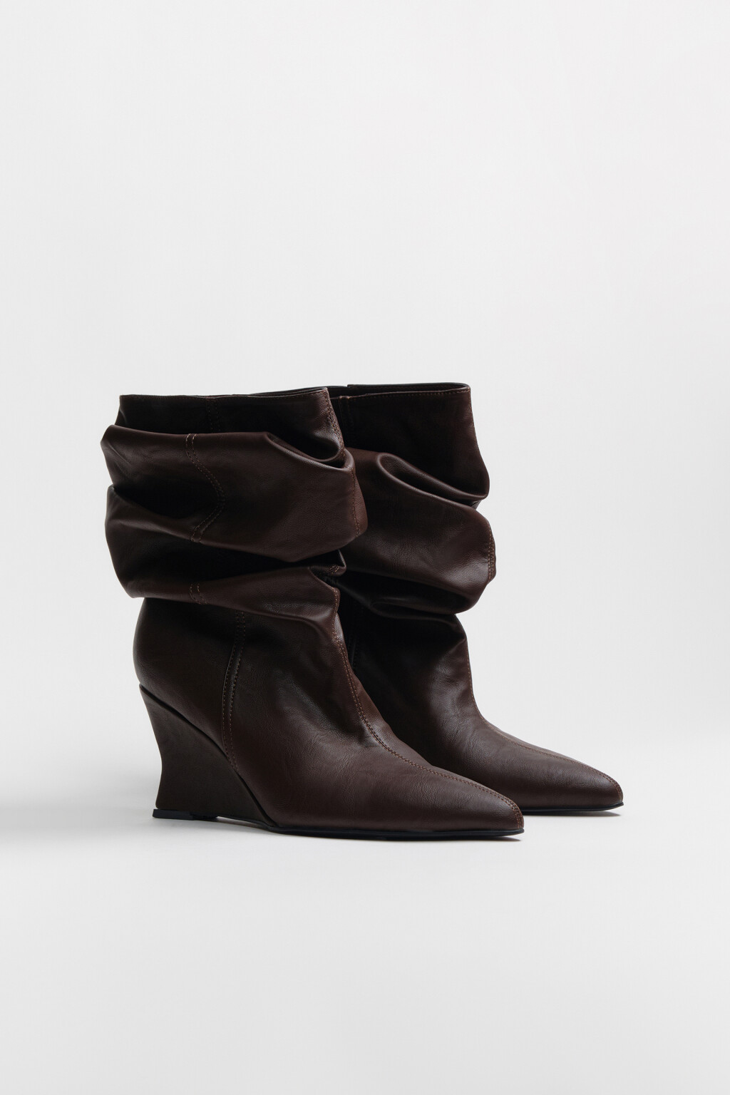 Ботильоны на танкетке со сборным голенищем - цвет коричневый - 9