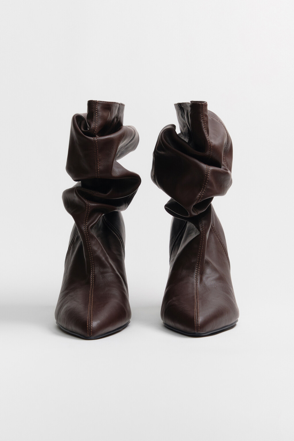 Ботильоны на танкетке со сборным голенищем - цвет коричневый - 10