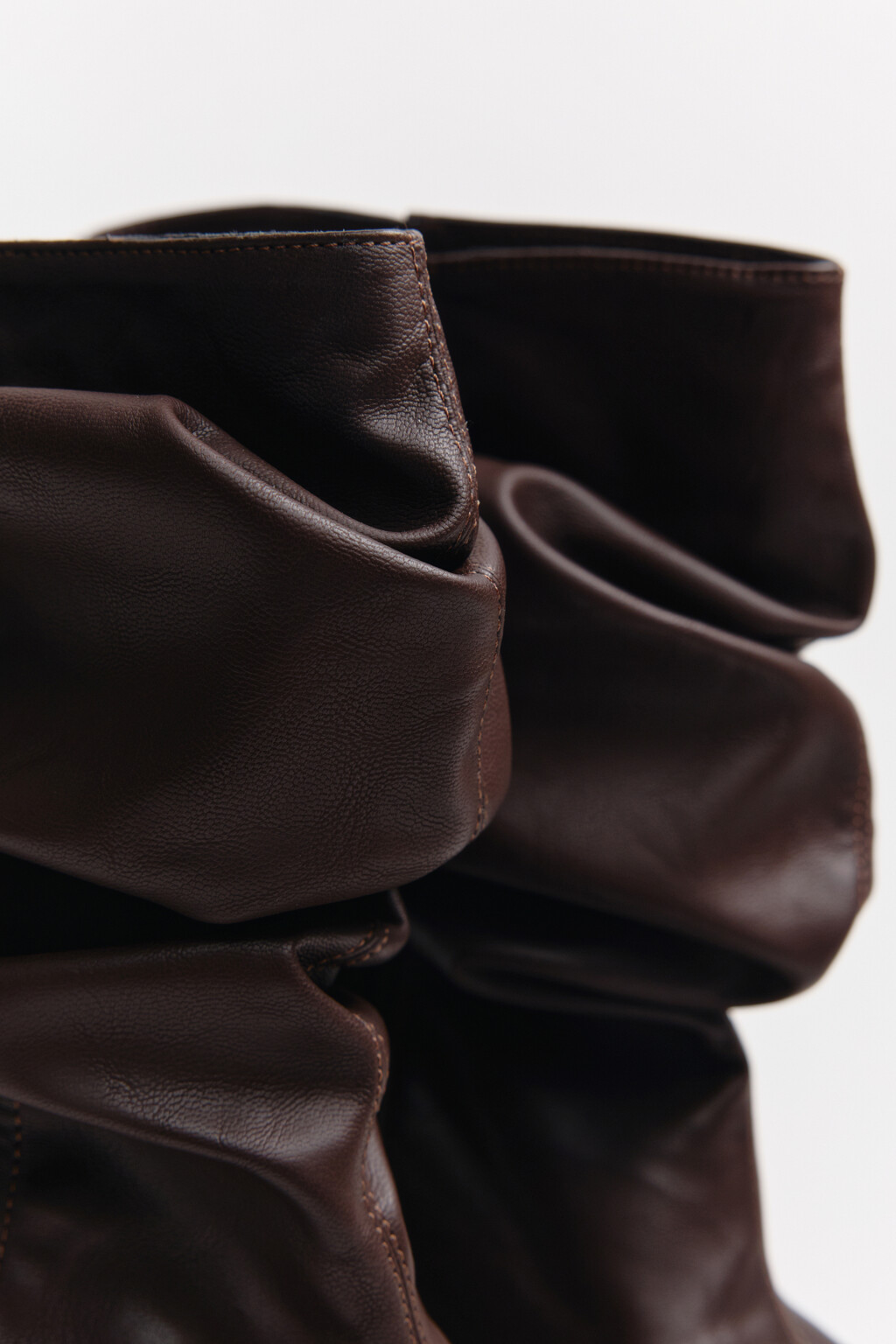 Ботильоны на танкетке со сборным голенищем - цвет коричневый - 12