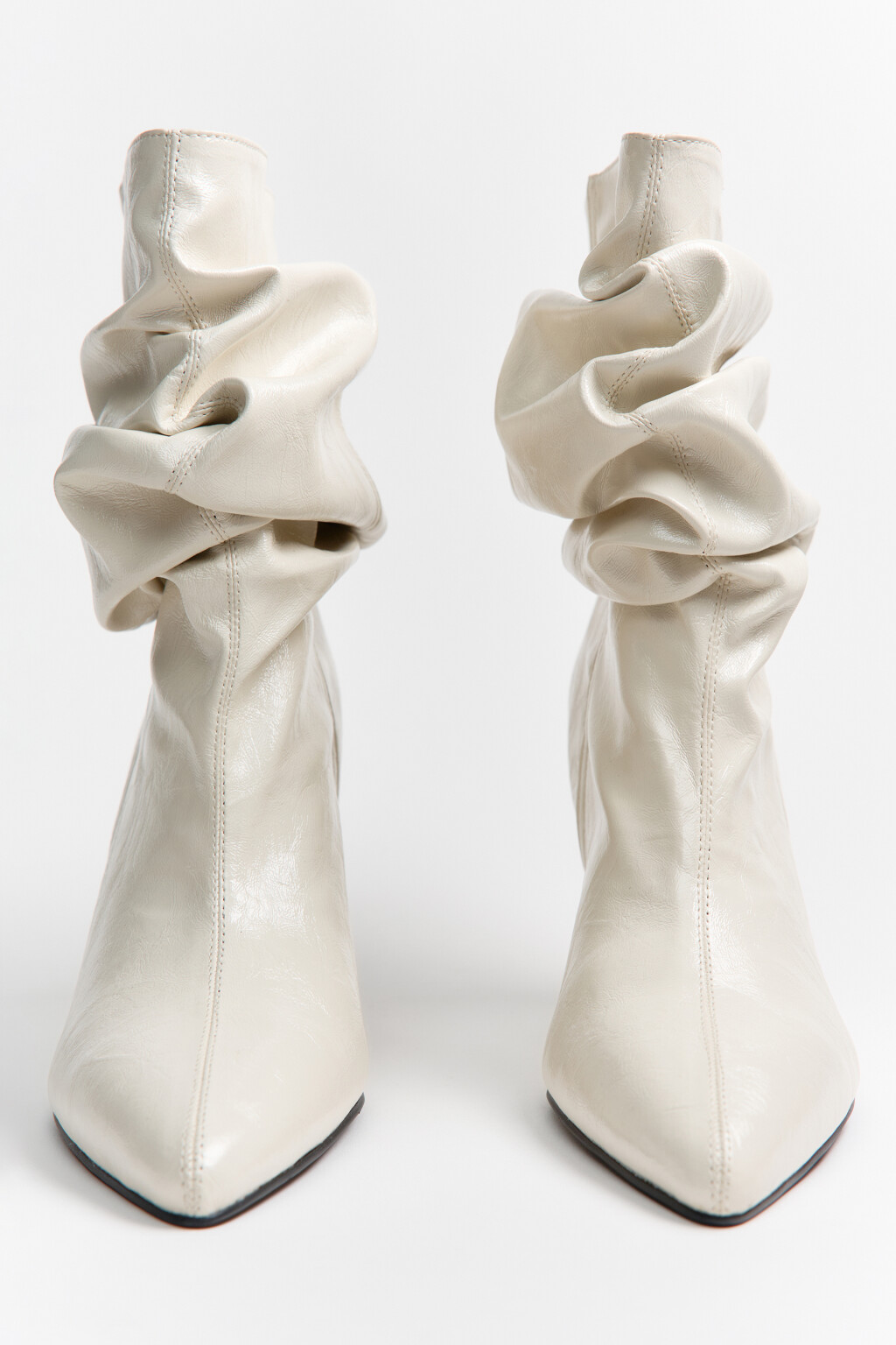 Ботильоны на танкетке со сборным голенищем - цвет молочный - 4