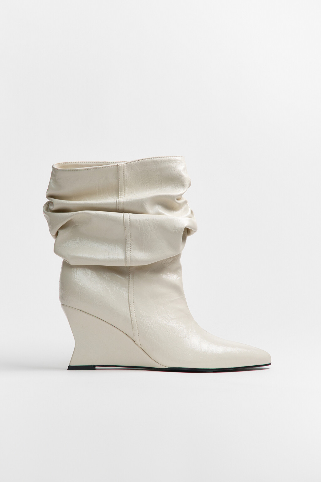 Ботильоны на танкетке со сборным голенищем - цвет молочный - 5