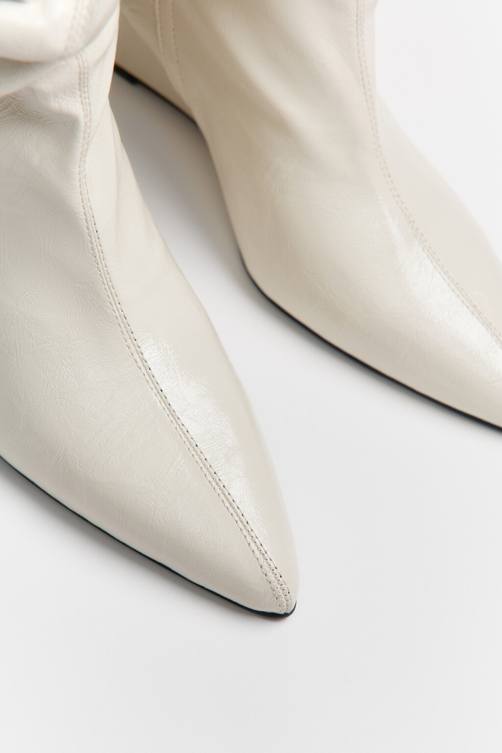 Ботильоны на танкетке со сборным голенищем - цвет молочный - 10