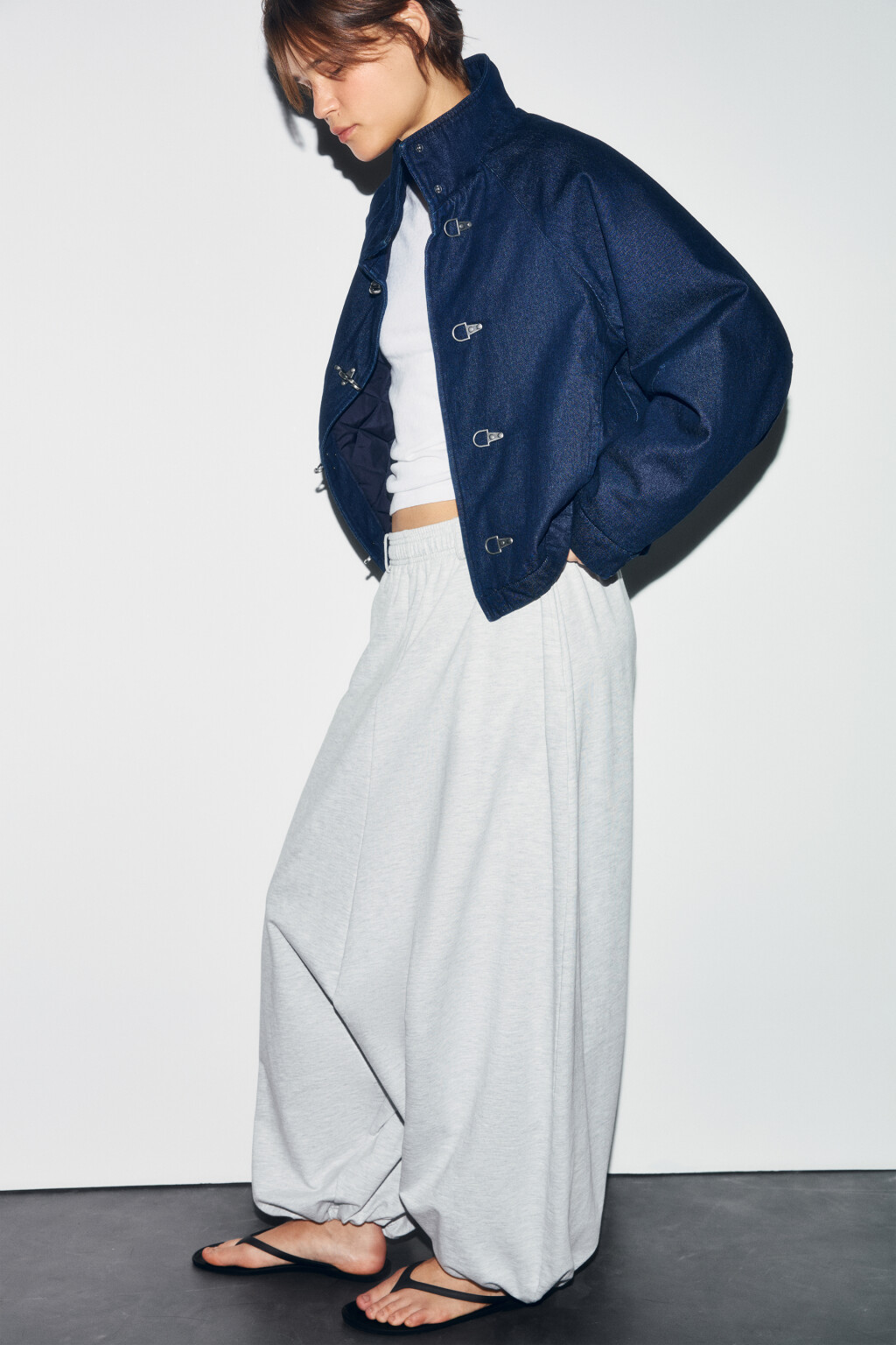 Брюки широкие из футера со средней посадкой - цвет серый - 1