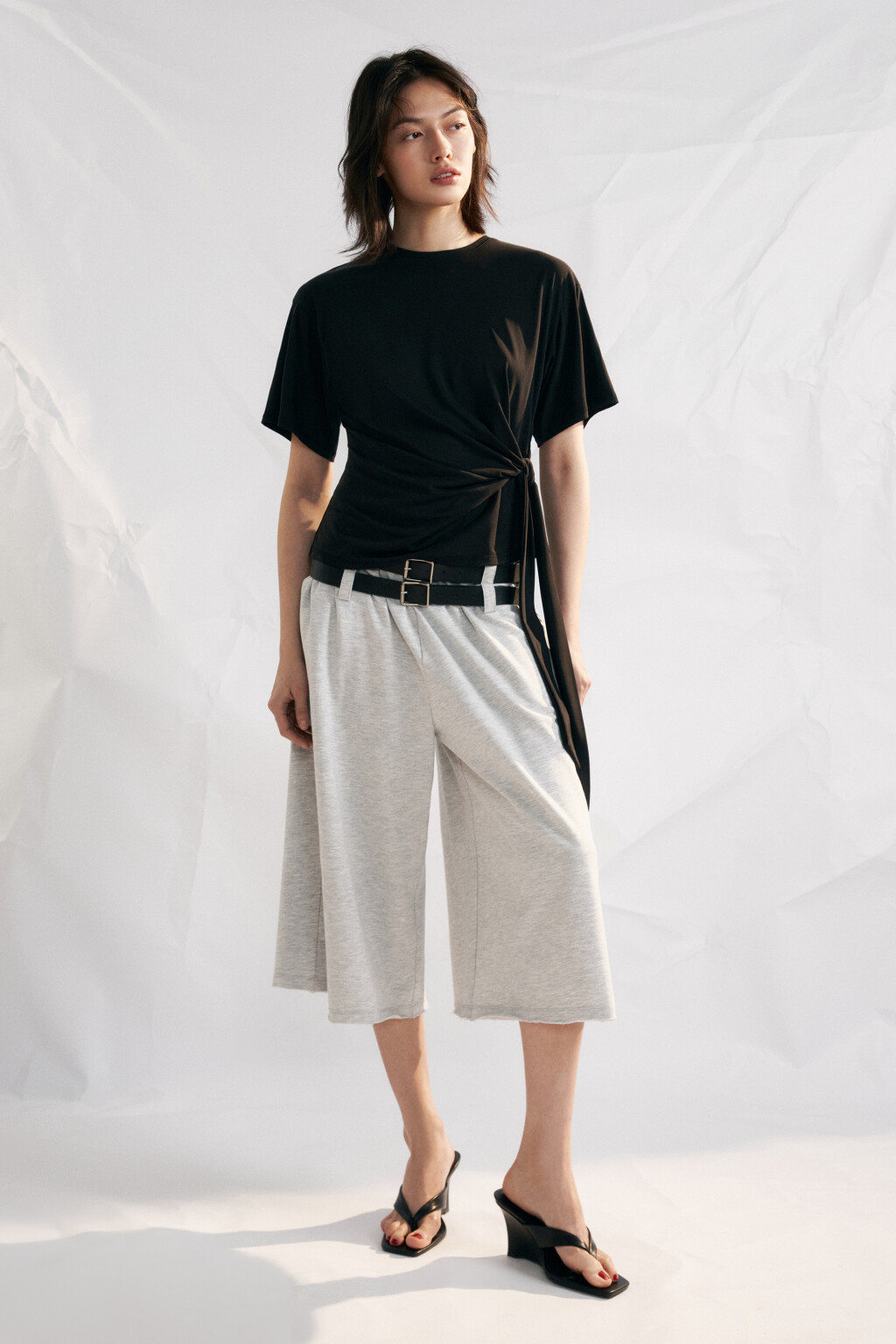 Брюки-кюлоты из футера с двумя ремешками - цвет серый - 4