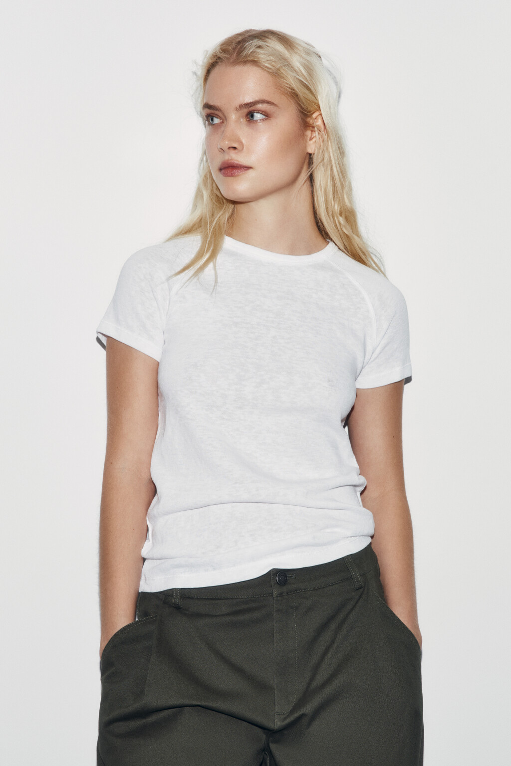 Футболка приталенная базовая с рукавами реглан - цвет белый - 3