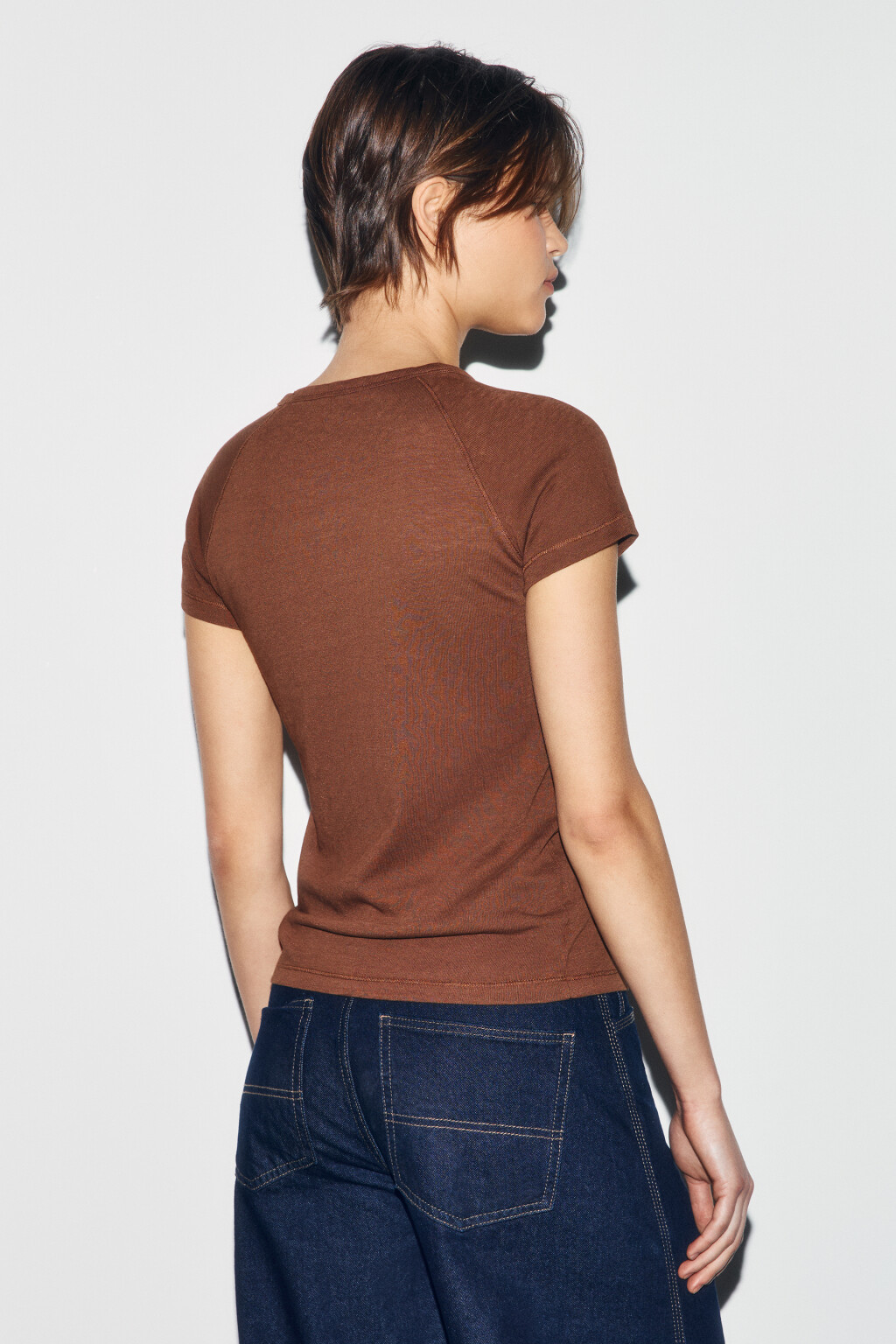 Футболка приталенная базовая с рукавами реглан - цвет коричневый - 3