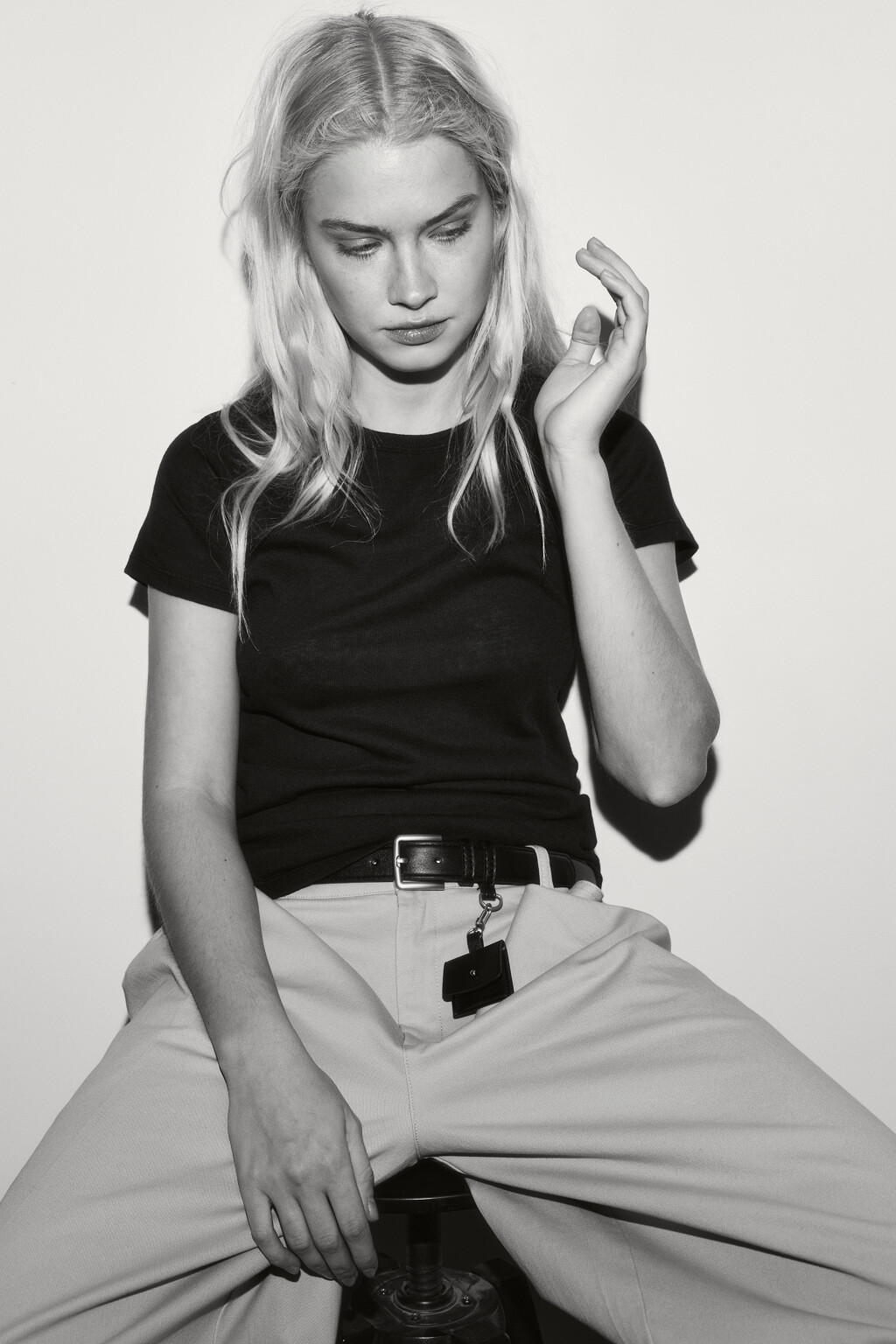 Футболка приталенная базовая с рукавами реглан - цвет черный - 2