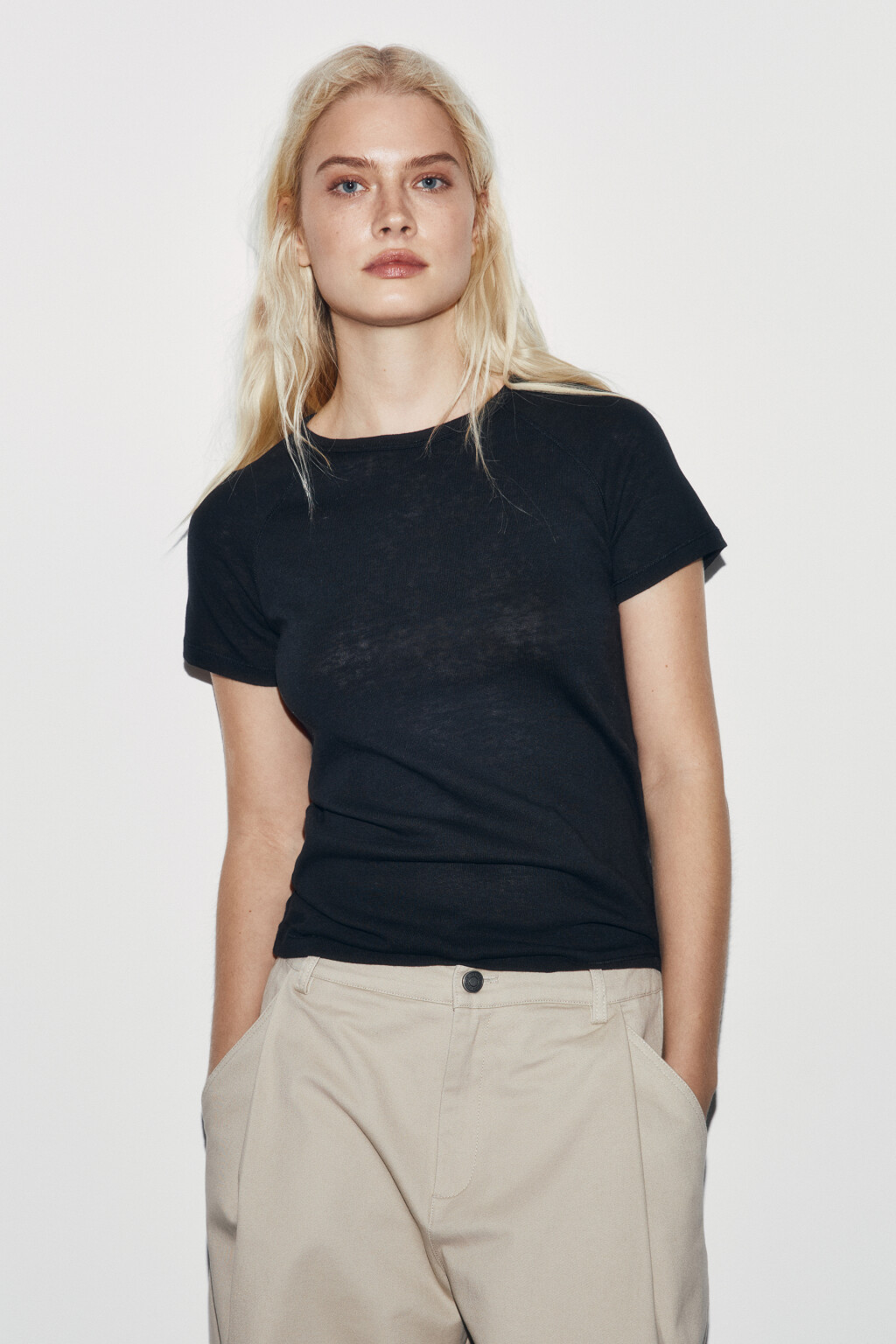 Футболка приталенная базовая с рукавами реглан - цвет черный - 3