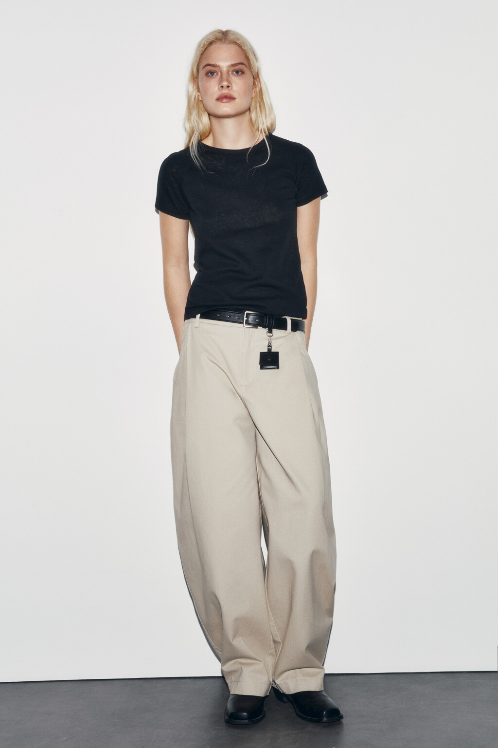 Футболка приталенная базовая с рукавами реглан - цвет черный - 5