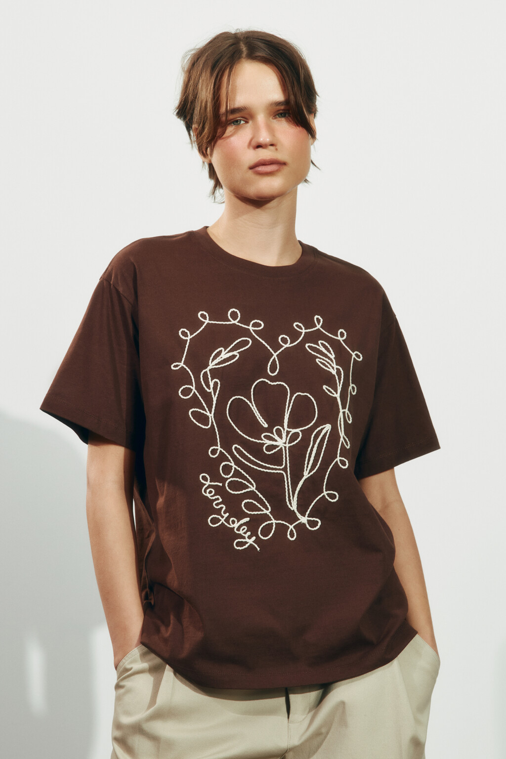 Футболка оверсайз хлопковая с вышивкой - цвет коричневый - 3