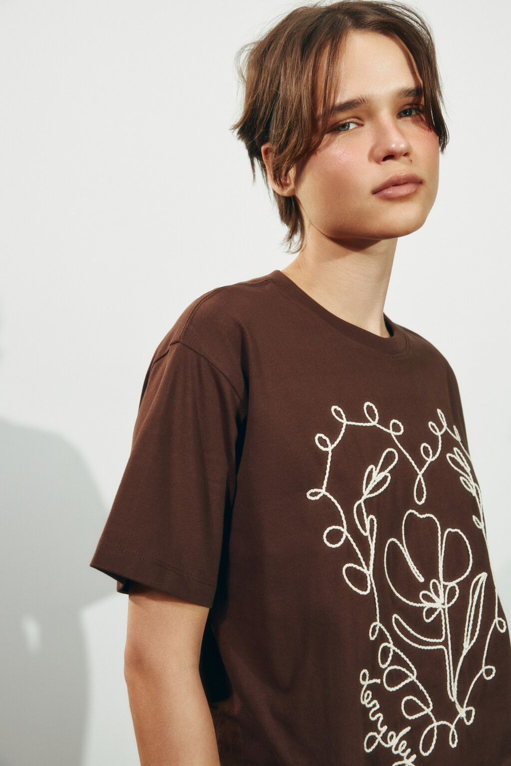 Футболка оверсайз хлопковая с вышивкой - цвет коричневый - 7