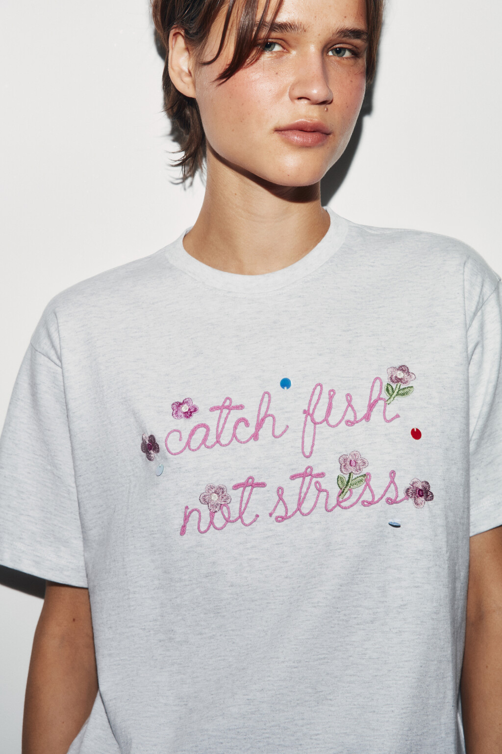 Футболка оверсайз хлопковая с вышивкой - цвет серый - 5