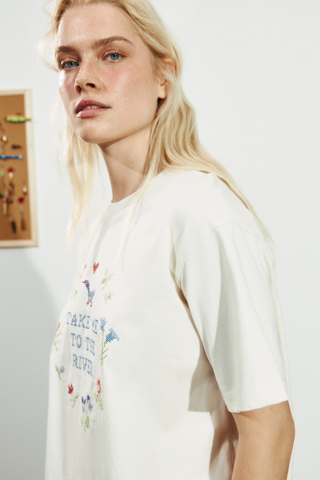 Футболка оверсайз хлопковая с вышивкой - цвет бежевый - 6