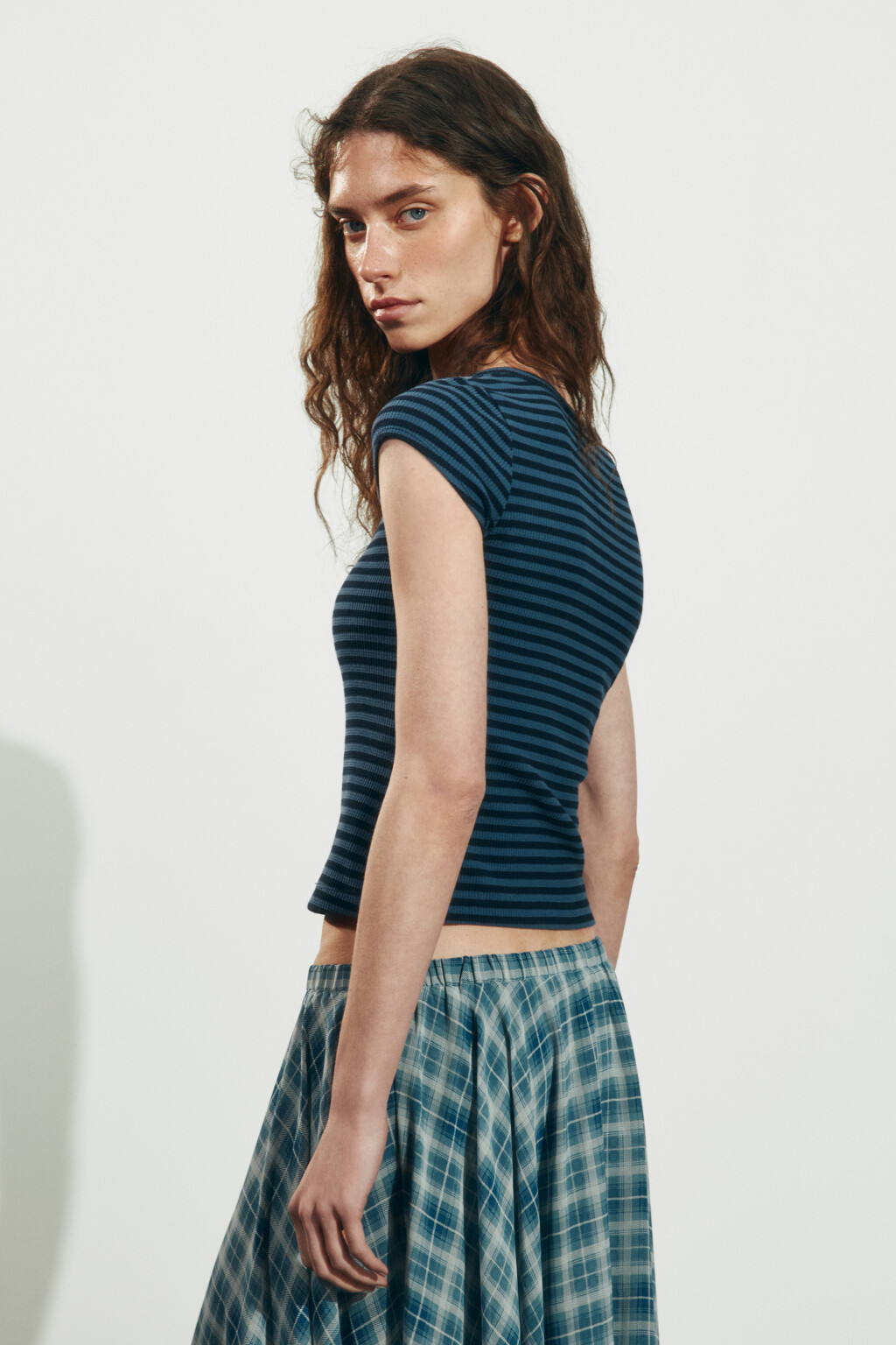 Футболка-топ облегающая на пуговицах - цвет синий - 3