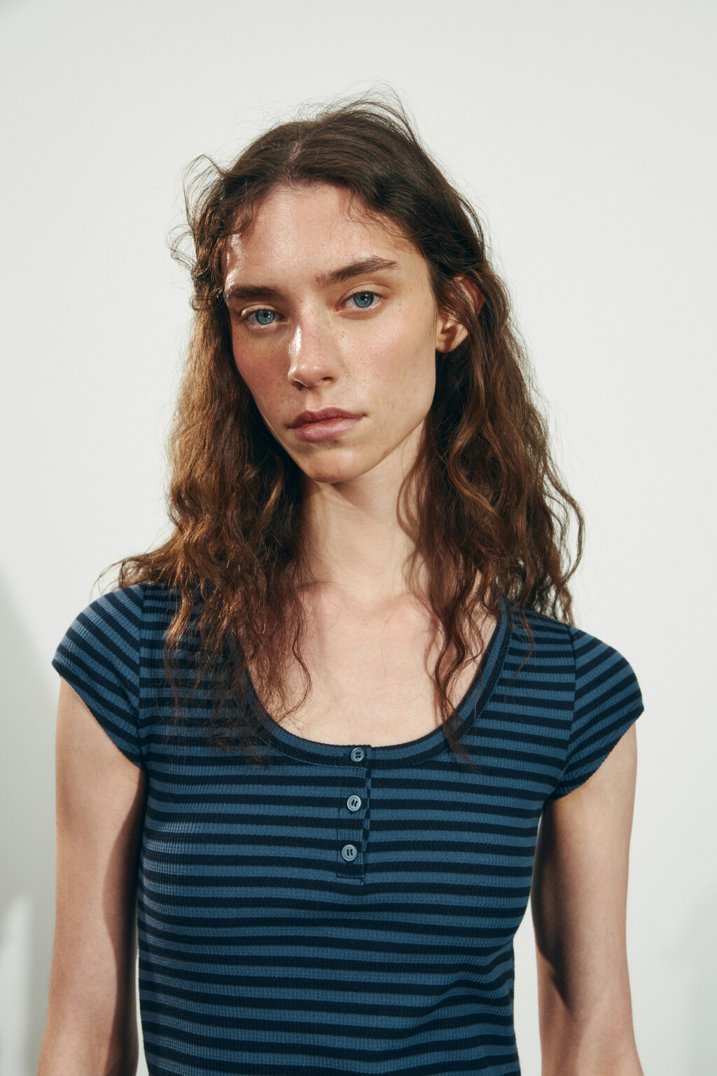 Футболка-топ облегающая на пуговицах - цвет синий - 6