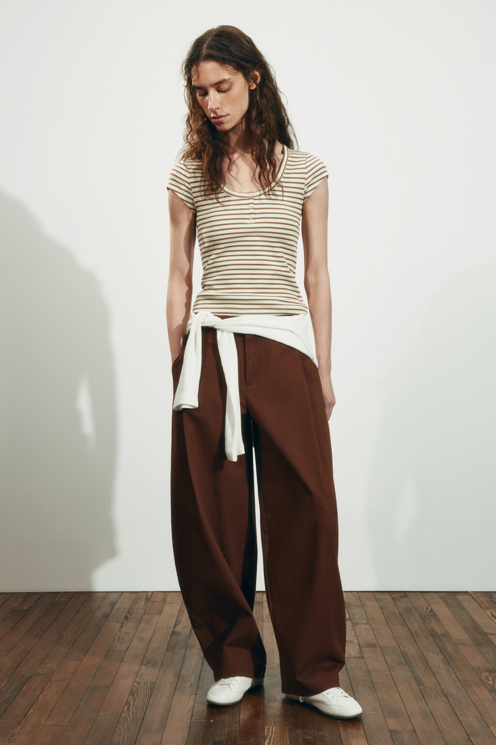 Футболка-топ облегающая на пуговицах - цвет бежевый - 5