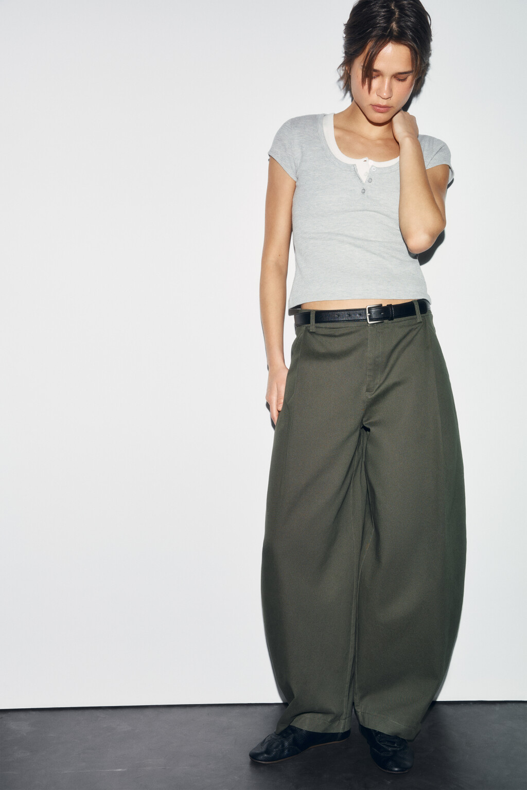 Футболка-топ облегающая на пуговицах - цвет серый - 2