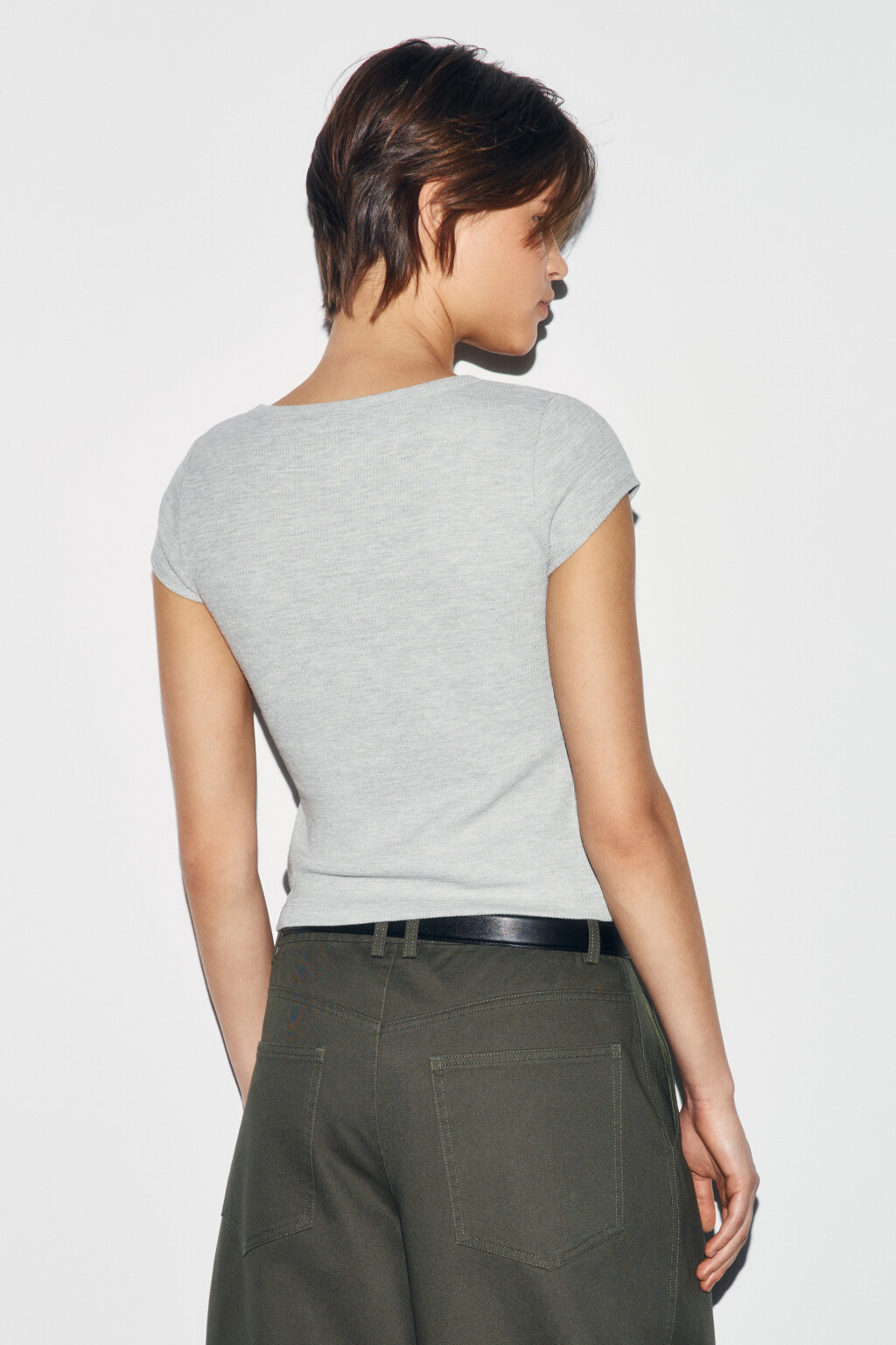 Футболка-топ облегающая на пуговицах - цвет серый - 4