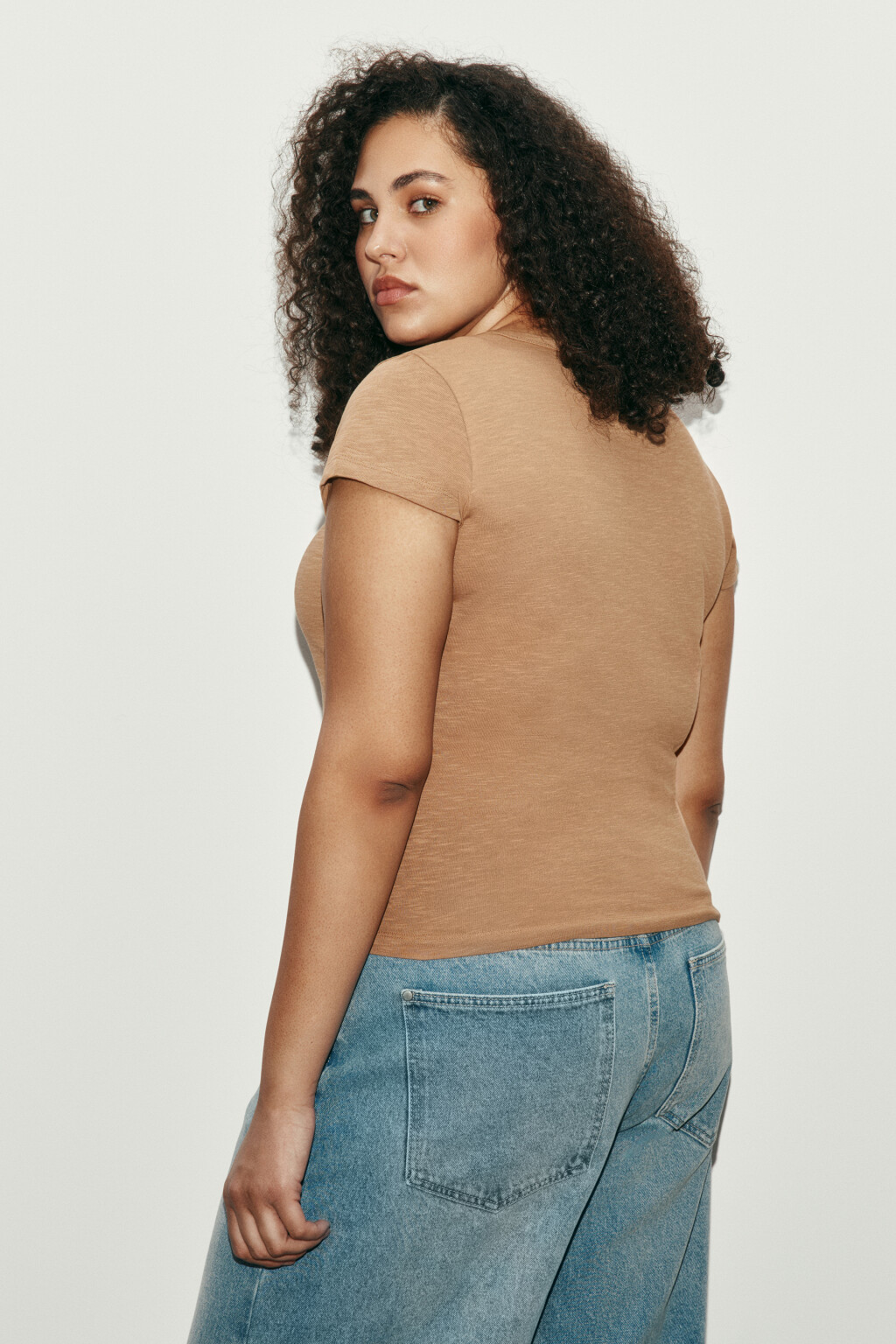 Футболка-топ облегающая с принтом - цвет бежевый - 3