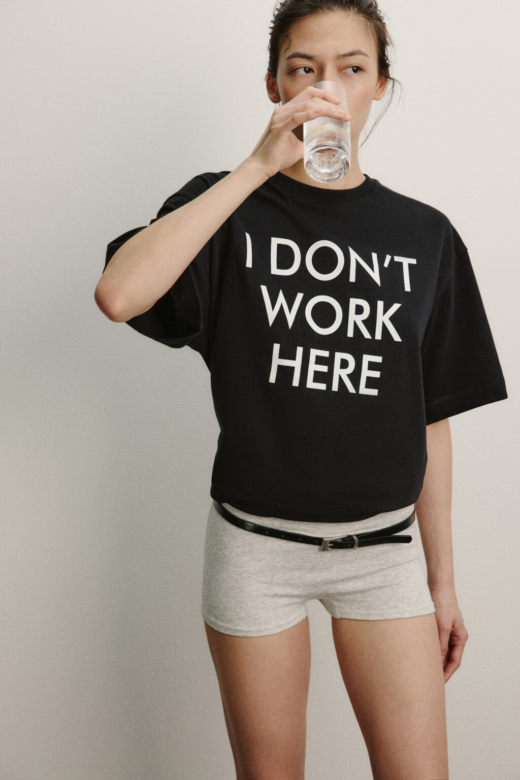 Футболка хлопковая оверсайз с принтом - цвет черный - 1