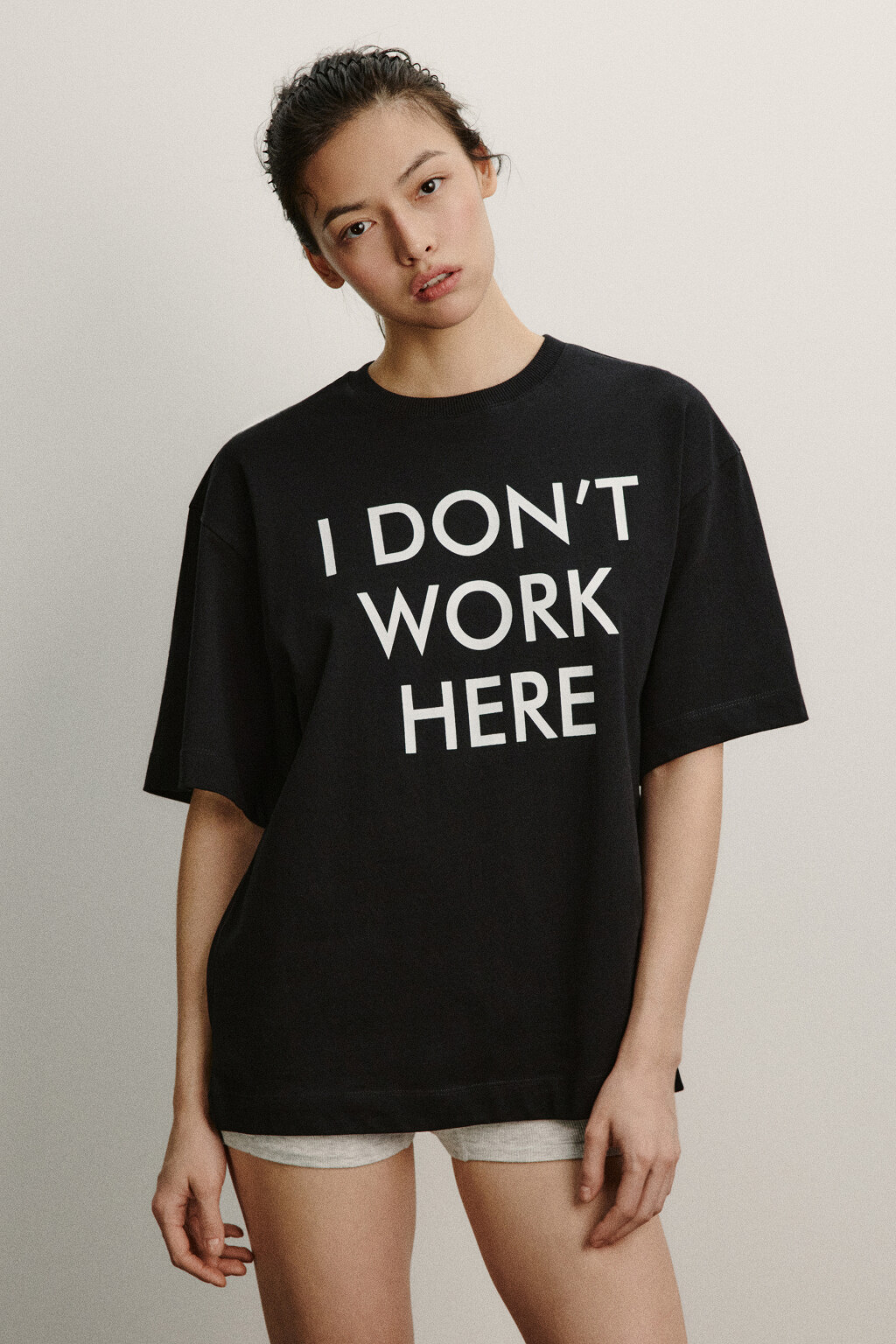 Футболка хлопковая оверсайз с принтом - цвет черный - 3