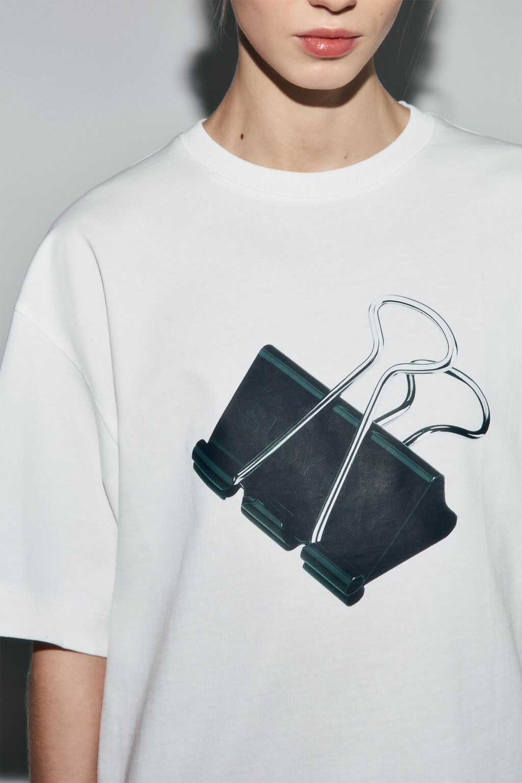 Футболка хлопковая оверсайз с принтом - цвет бежевый - 5