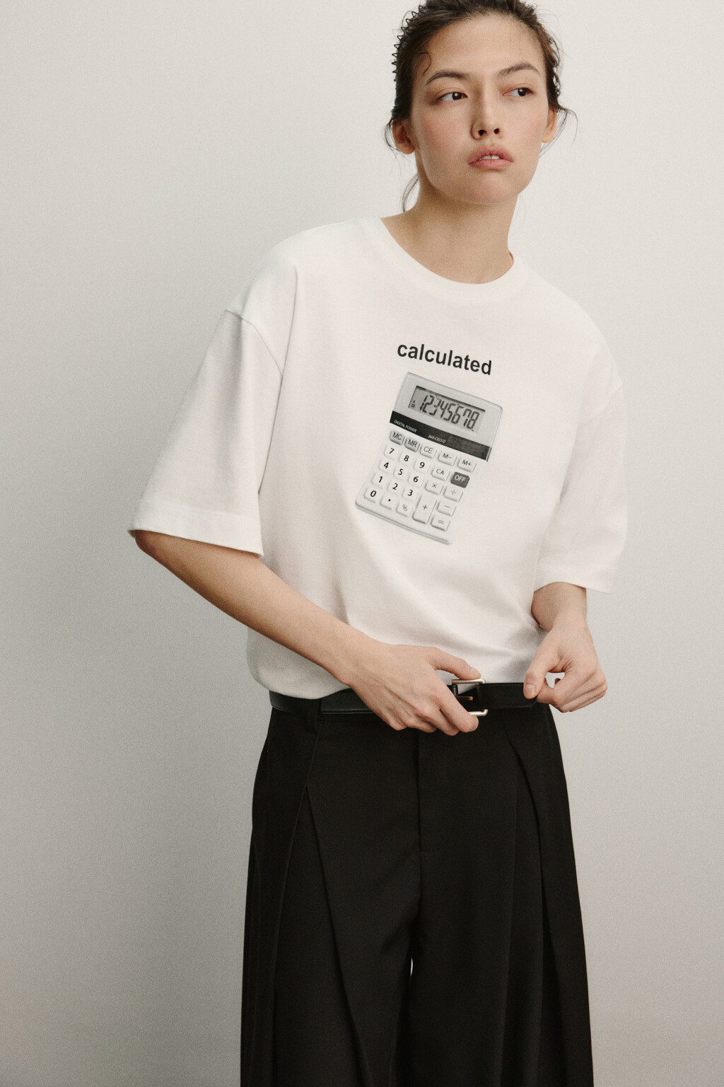 Футболка хлопковая оверсайз с принтом - цвет белый - 2