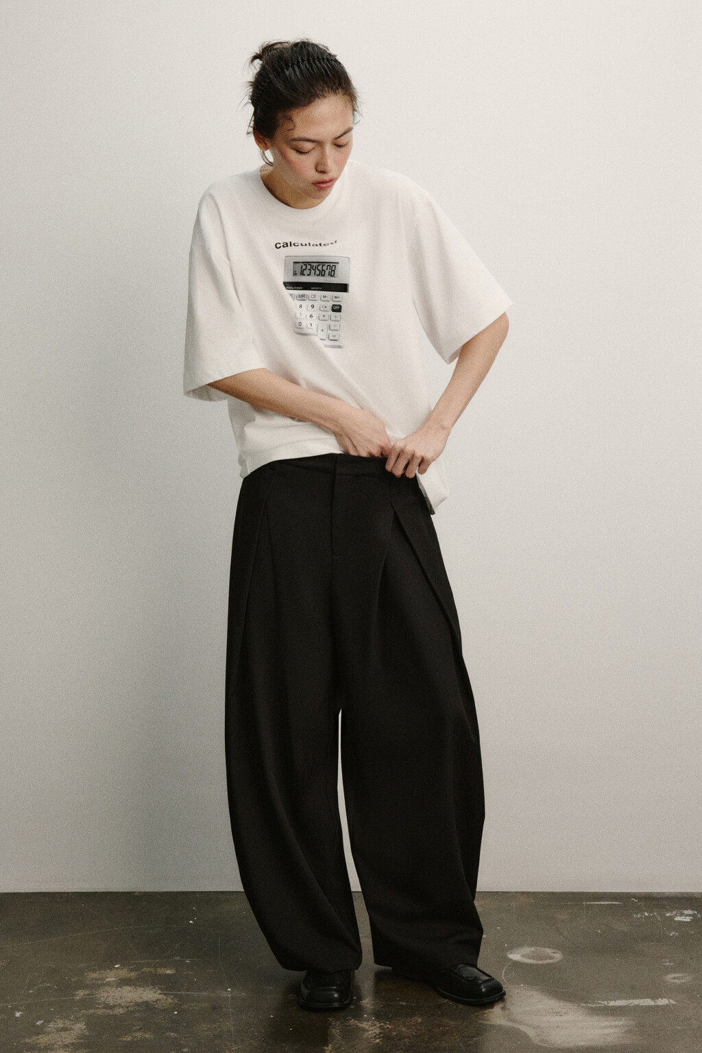 Футболка хлопковая оверсайз с принтом - цвет белый - 5