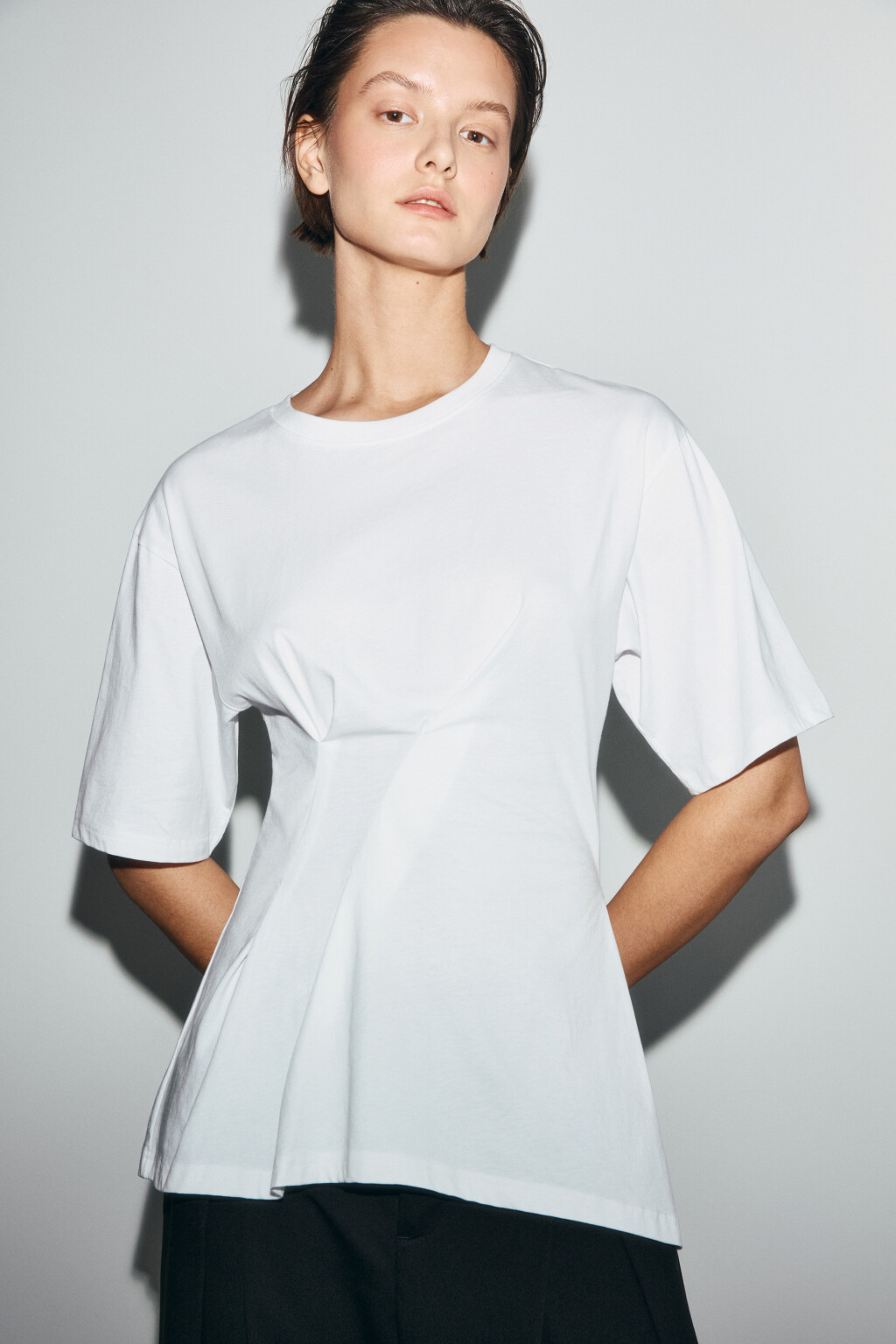 Футболка хлопковая oversize с защипами - цвет белый - 2