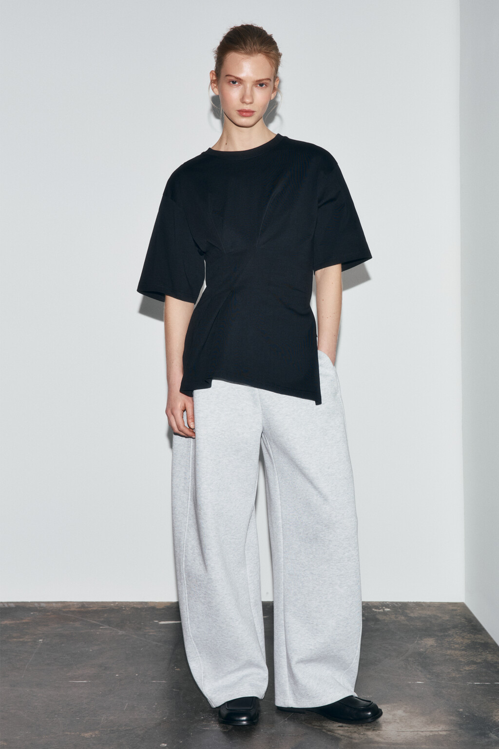 Футболка хлопковая oversize с защипами - цвет черный - 4