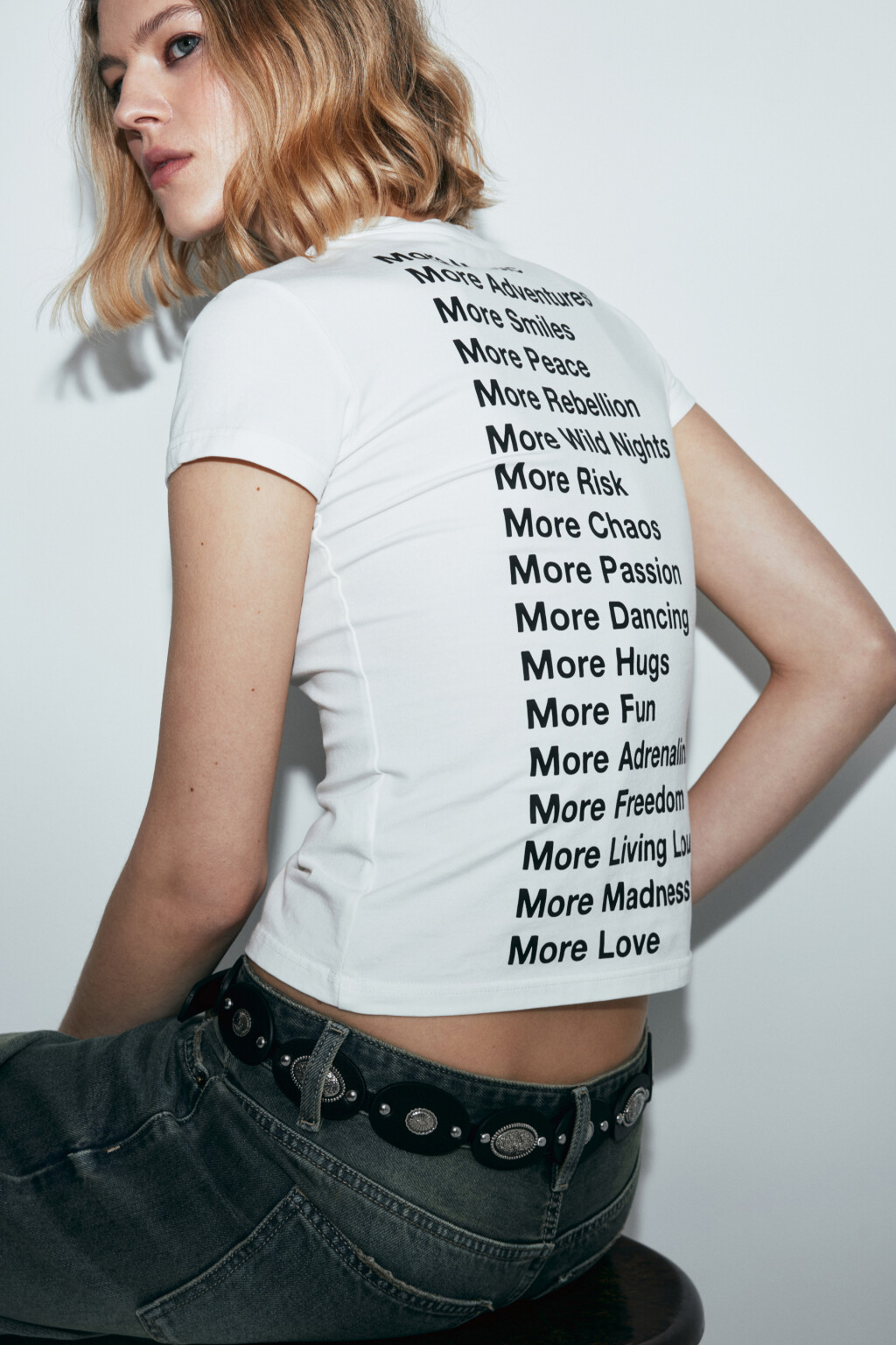 Футболка-топ хлопковая облегающая с принтом - цвет белый - 2