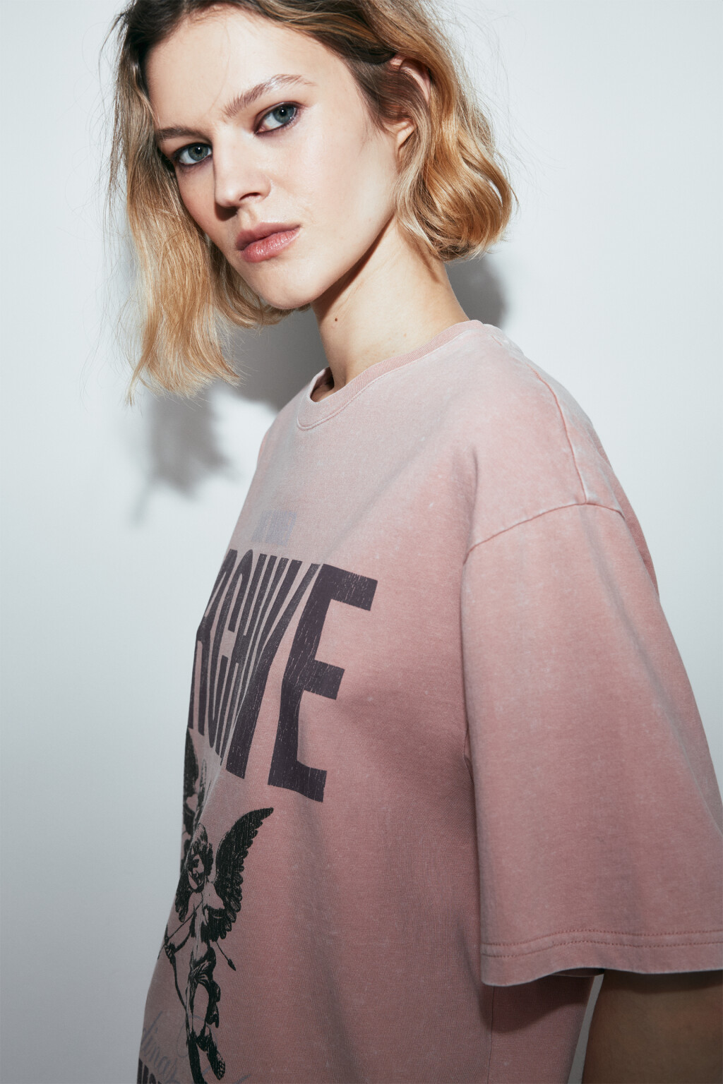 Футболка хлопковая oversize с принтом и варкой - цвет розовый - 5