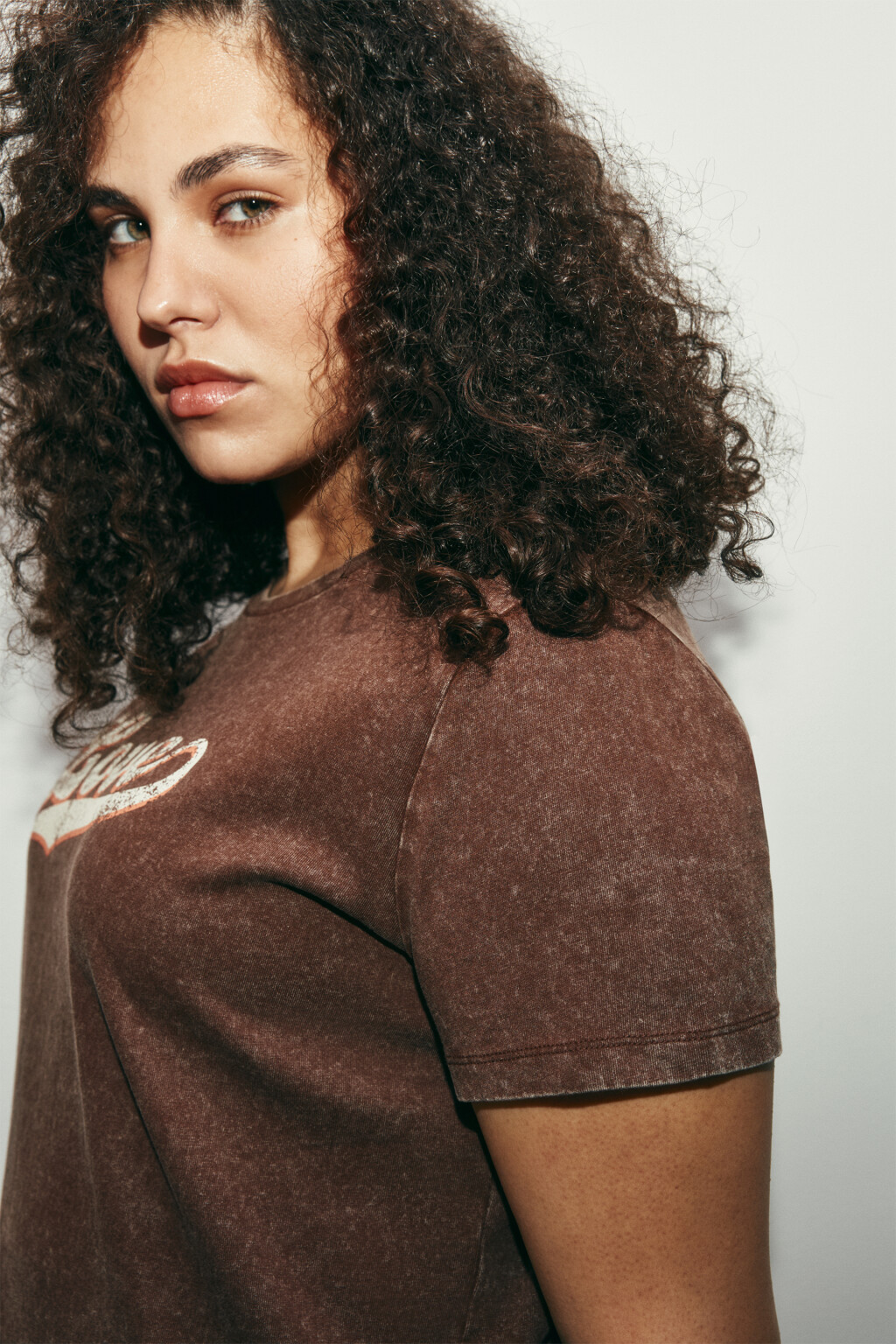 Футболка прямая с принтом - цвет коричневый - 7