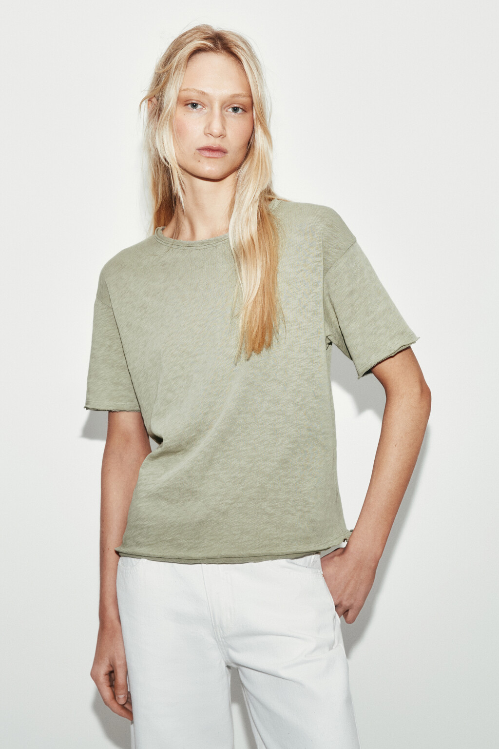 Футболка хлопковая с открытыми срезами - цвет зеленый - 2