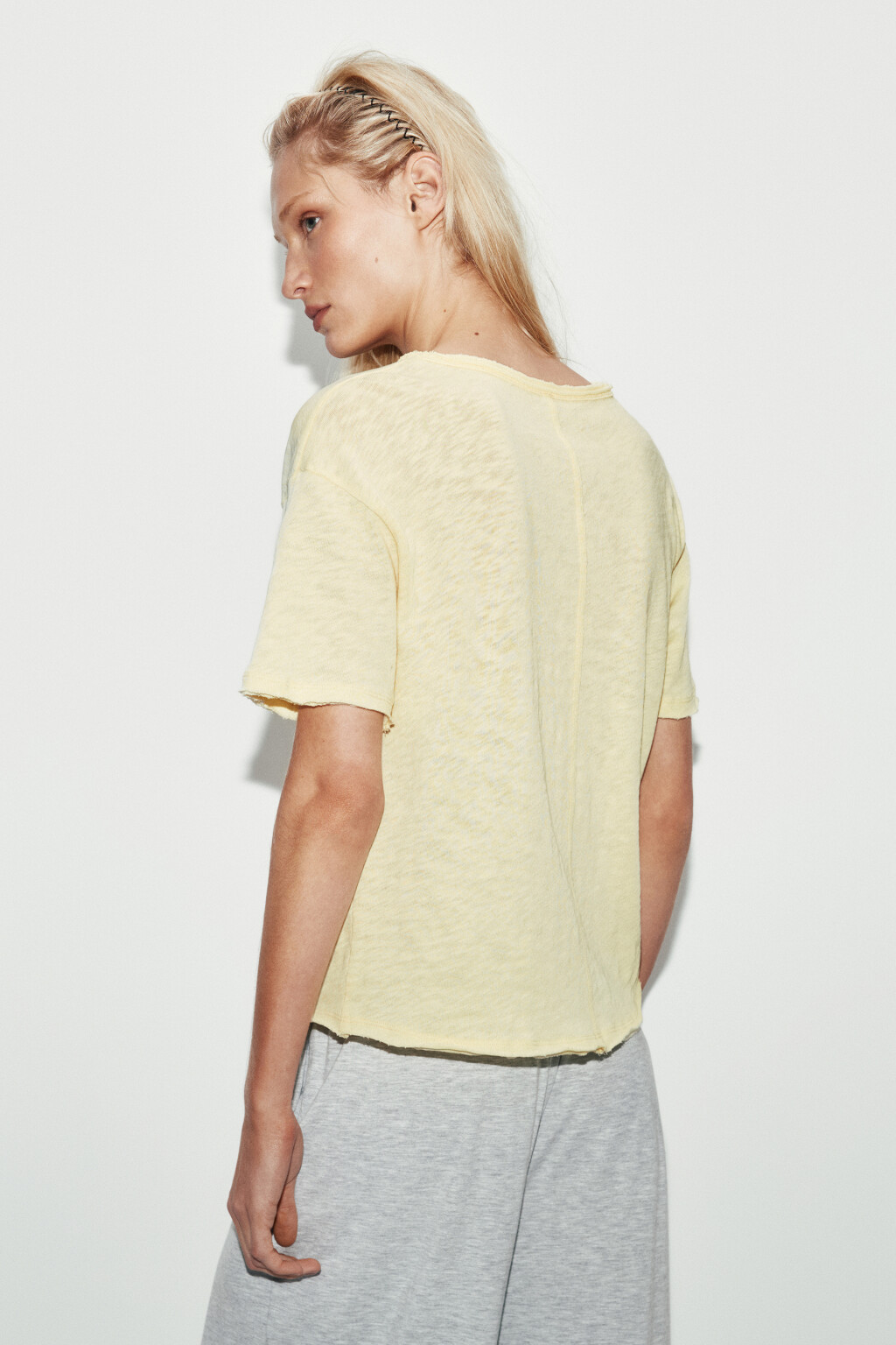 Футболка хлопковая с открытыми срезами - цвет желтый - 3