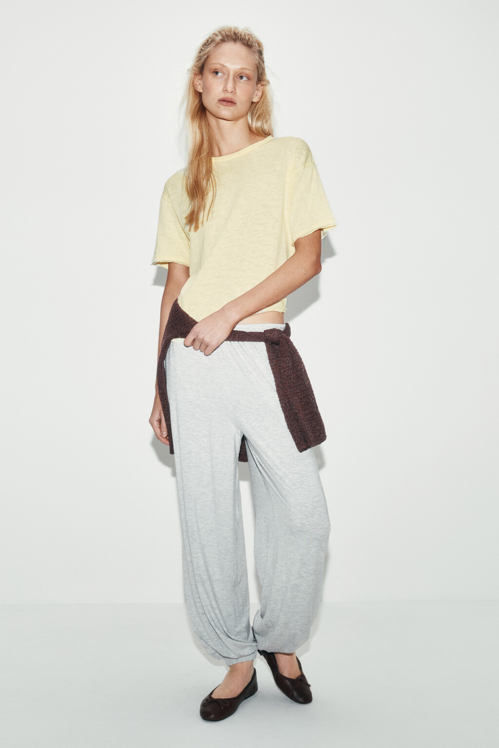 Футболка хлопковая с открытыми срезами - цвет желтый - 4