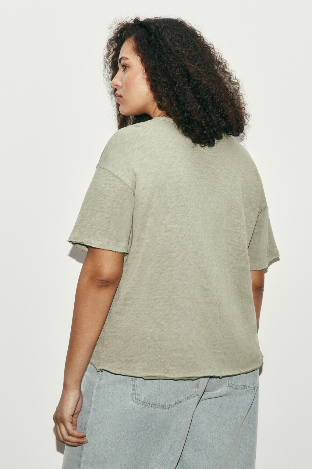 Футболка хлопковая с открытыми срезами - цвет зеленый - 3