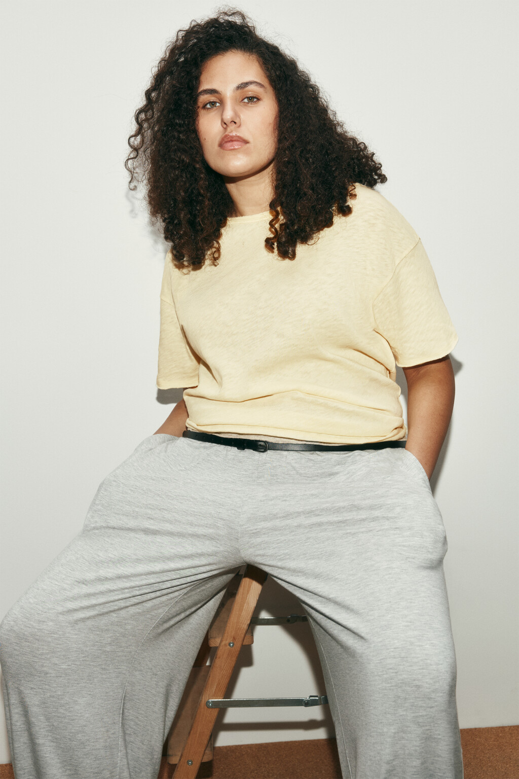 Футболка хлопковая с открытыми срезами - цвет желтый - 1