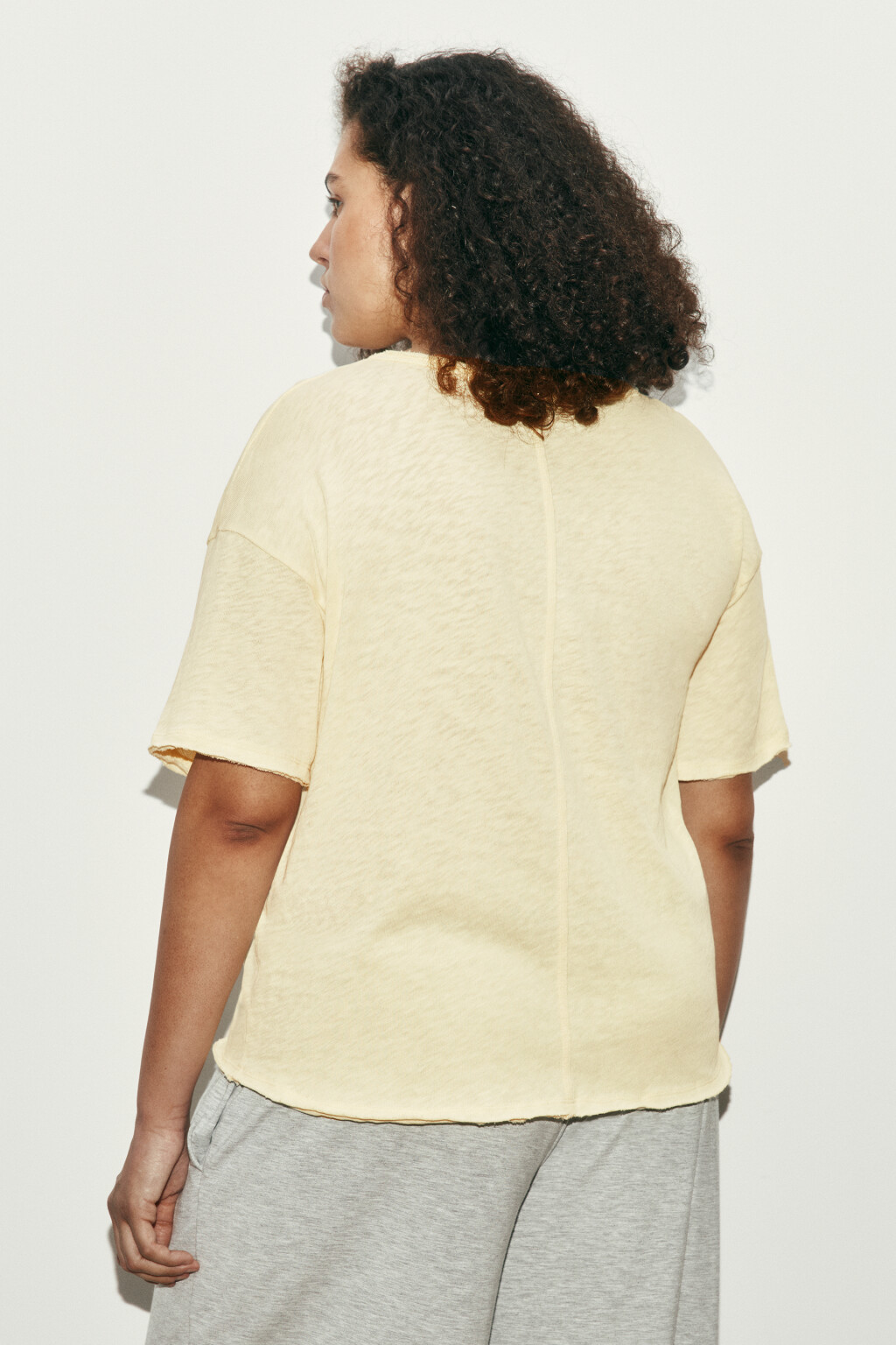 Футболка хлопковая с открытыми срезами - цвет желтый - 3