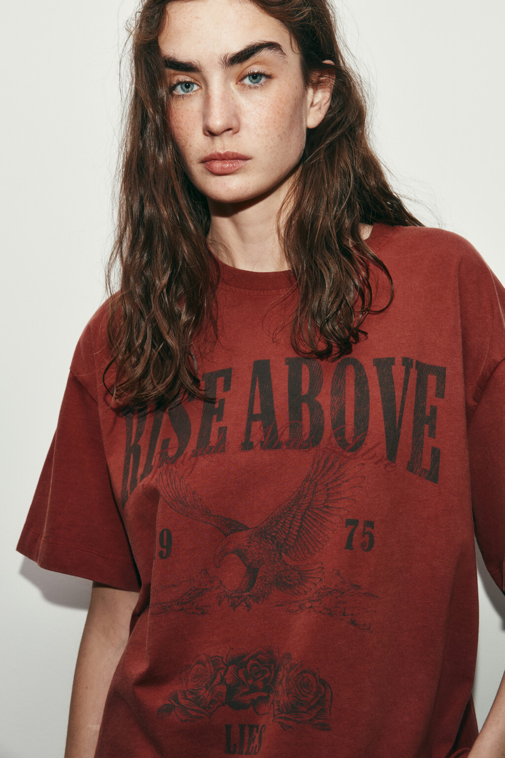 Футболка хлопковая с принтом и вареным эффектом - цвет коричневый - 5