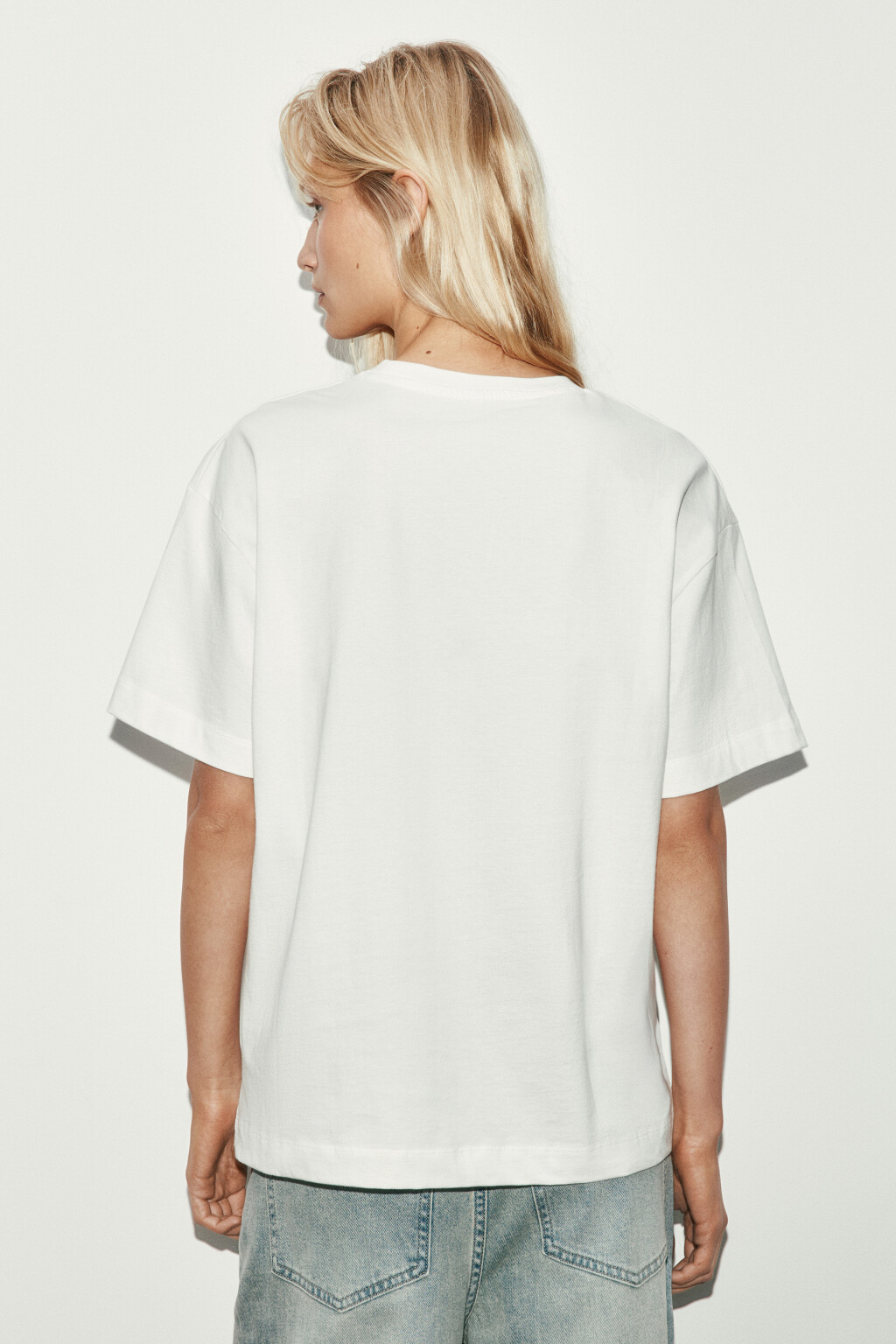 Футболка хлопковая с принтом и вареным эффектом - цвет белый - 3