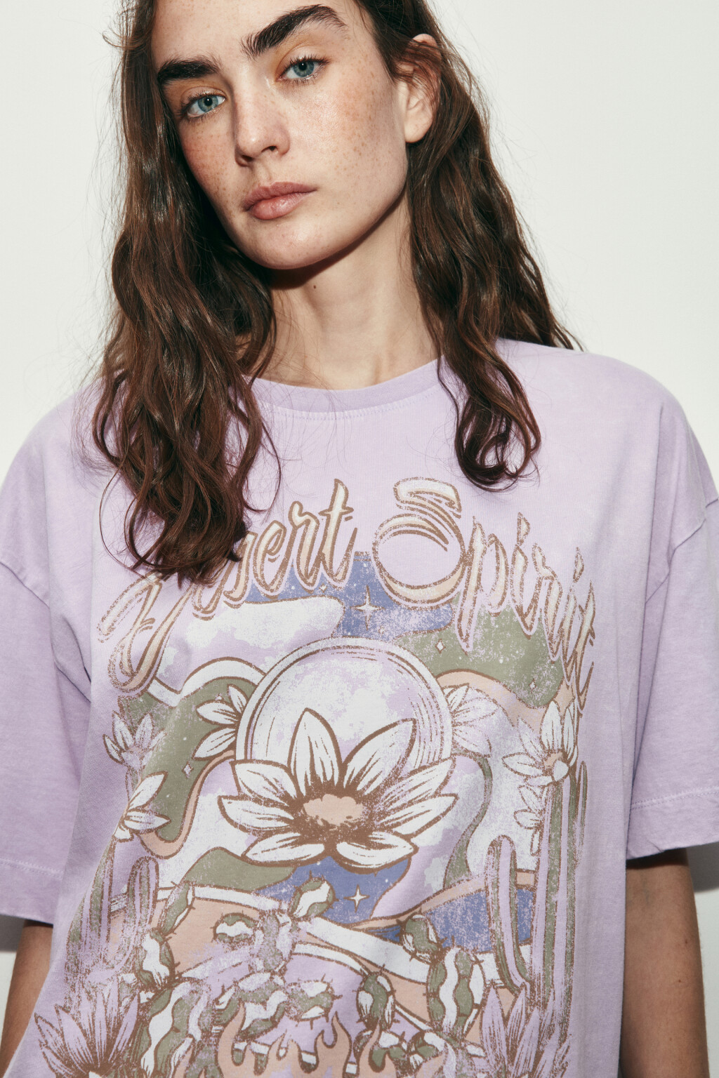 Футболка хлопковая с принтом и вареным эффектом - цвет фиолетовый - 5