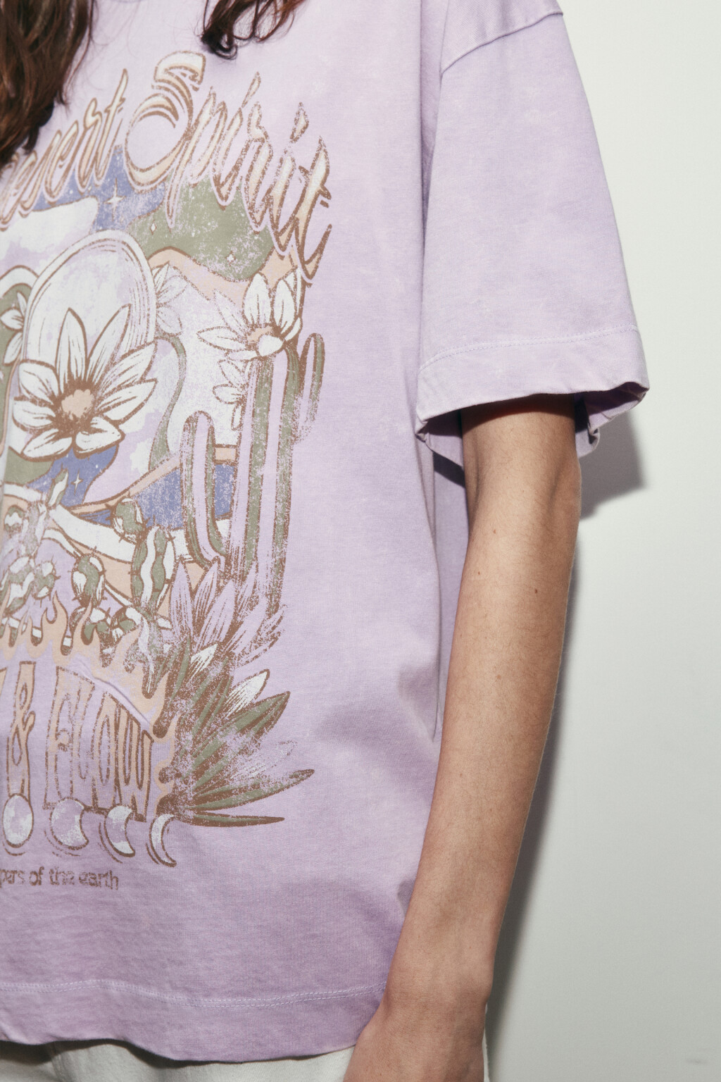 Футболка хлопковая с принтом и вареным эффектом - цвет фиолетовый - 6