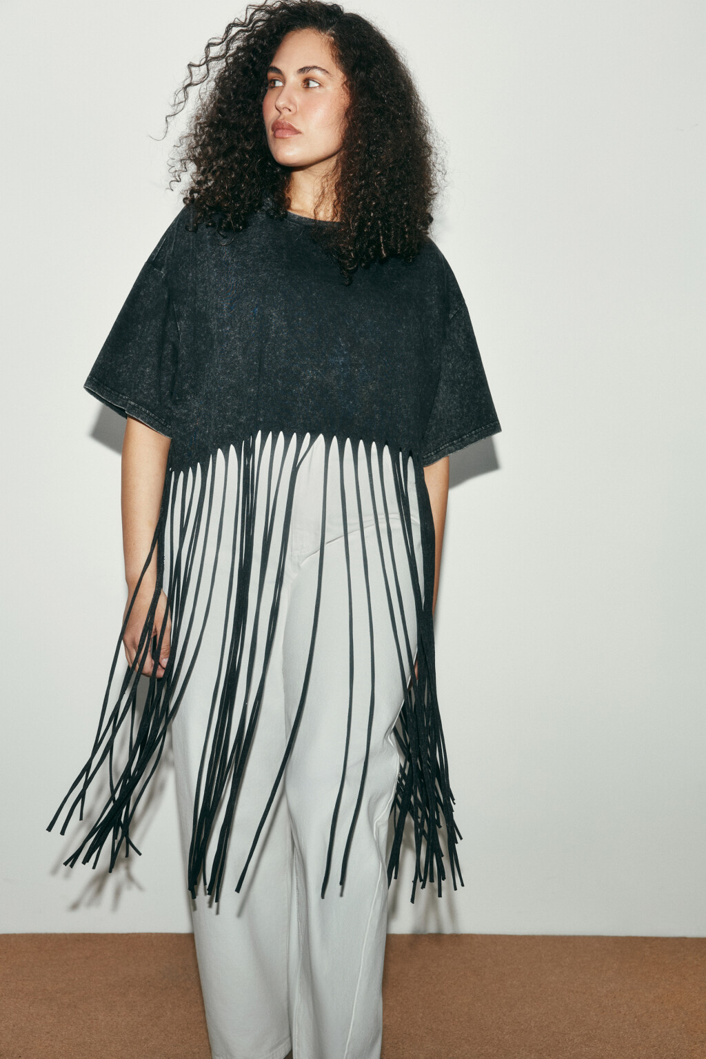 Футболка-топ с длинной бахромой - цвет серый - 1