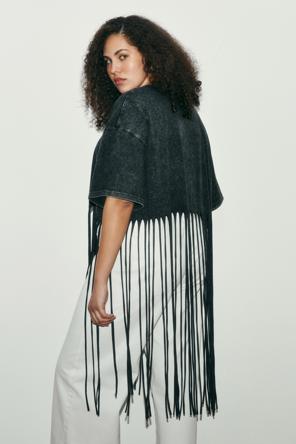 Футболка-топ с длинной бахромой - цвет серый - 3