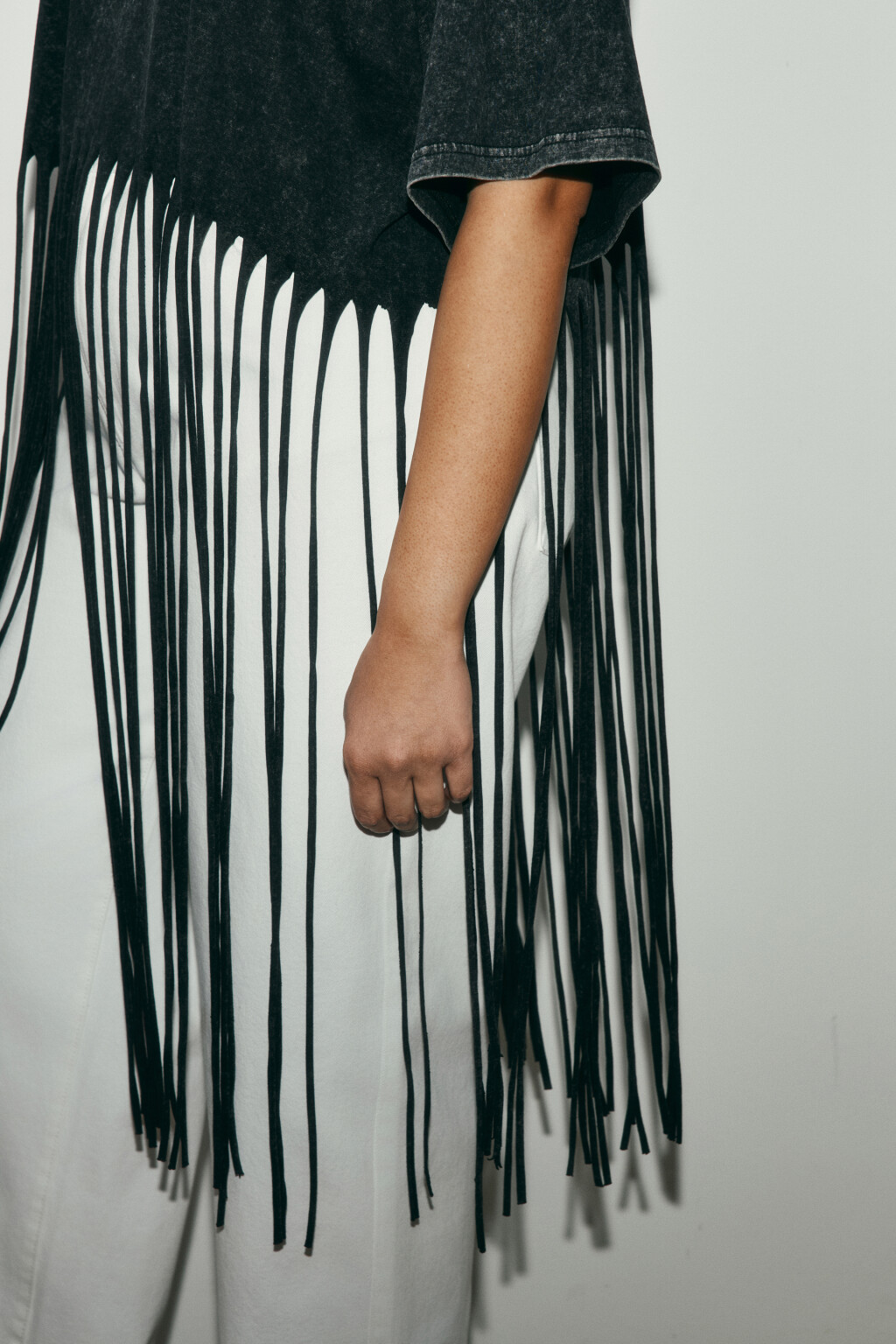 Футболка-топ с длинной бахромой - цвет серый - 6