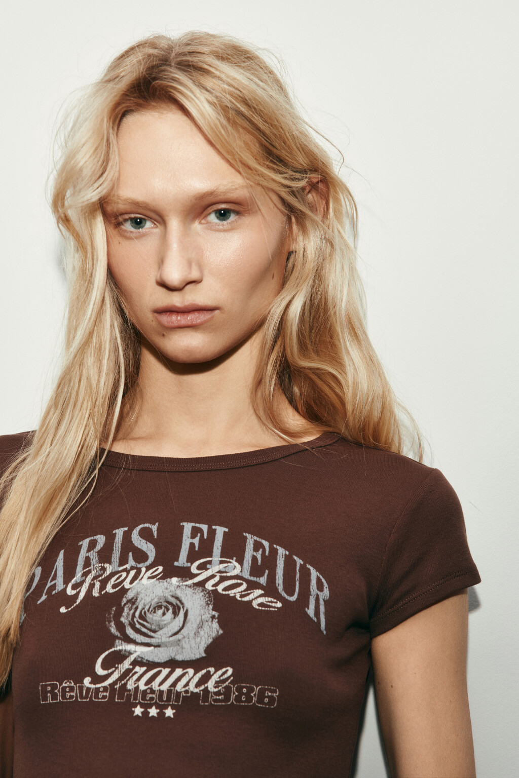 Футболка хлопковая облегающая с принтом - цвет коричневый - 6